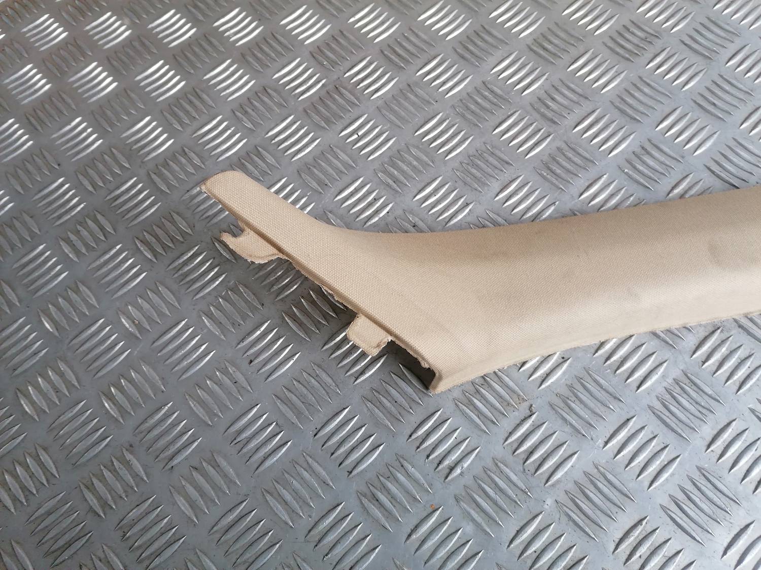 Priekšējas salona statnes apdare priekš BMW 318D E91 2008 TOURING 3 Priekšējas salona statnes apdare priekš BMW 318D E91 2008 TOURING