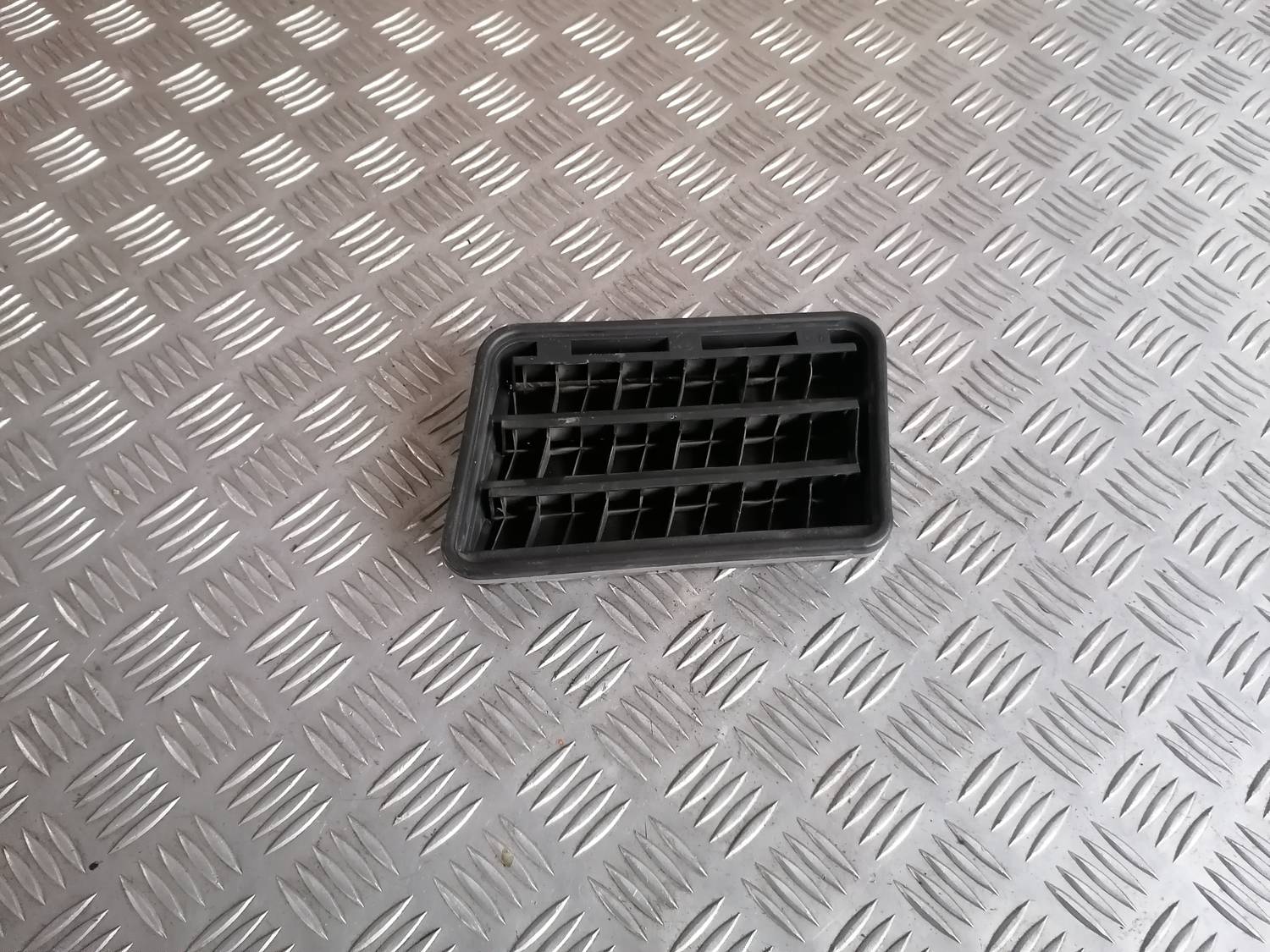 Virsbūves ventilācijas reste priekš BMW 318D E91 2008 TOURING 1 Virsbūves ventilācijas reste priekš BMW 318D E91 2008 TOURING