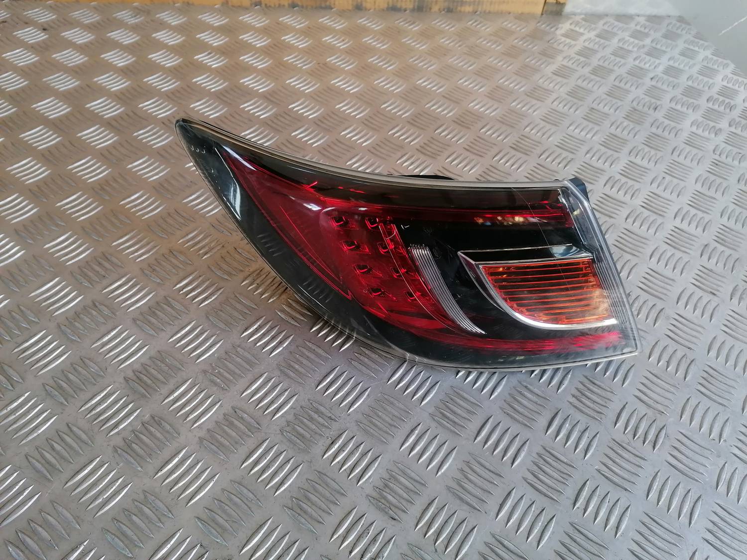 Aizmugurējais kreisais lukturis priekš MAZDA 6 2007 1 Aizmugurējais kreisais lukturis priekš MAZDA 6 2007