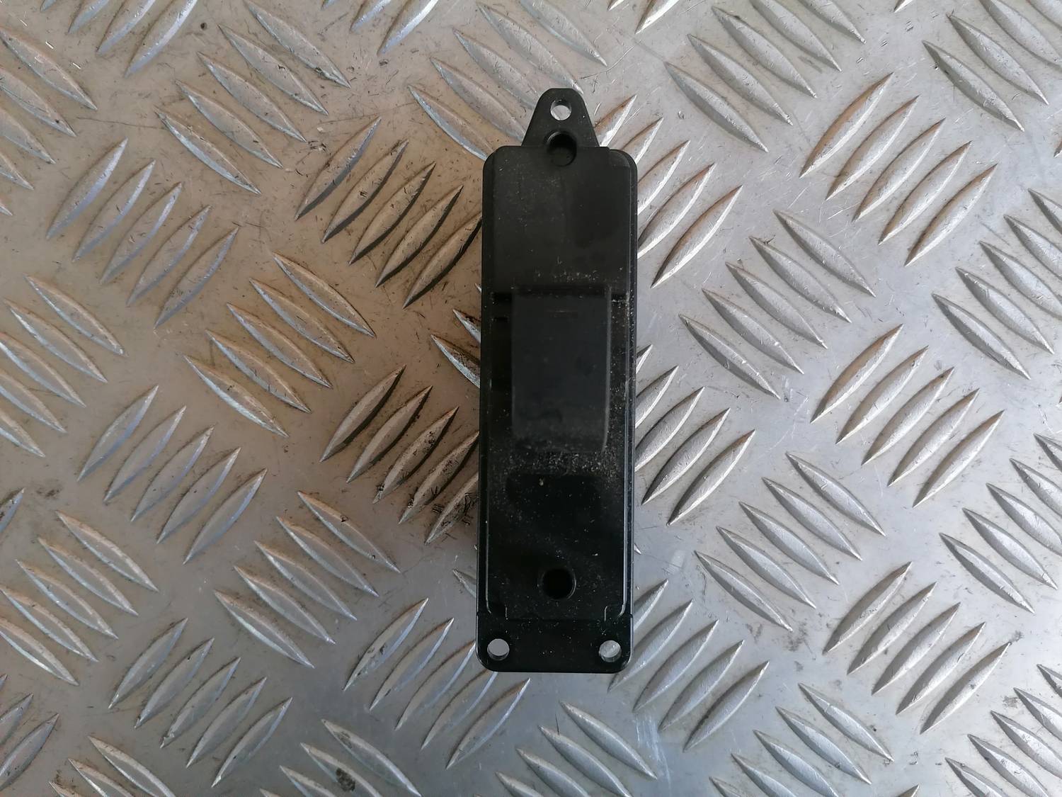 Stikla pacelšanas poga priekš MAZDA 6 2007 2 Stikla pacelšanas poga priekš MAZDA 6 2007