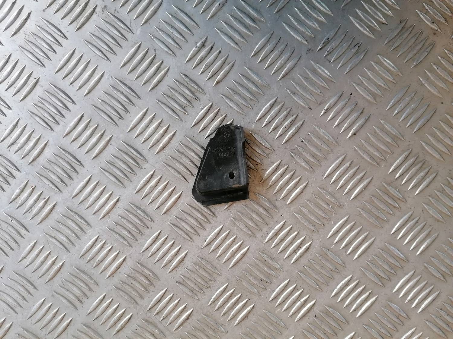 Radiatora vāks priekš MAZDA 6 2007 3 Radiatora vāks priekš MAZDA 6 2007