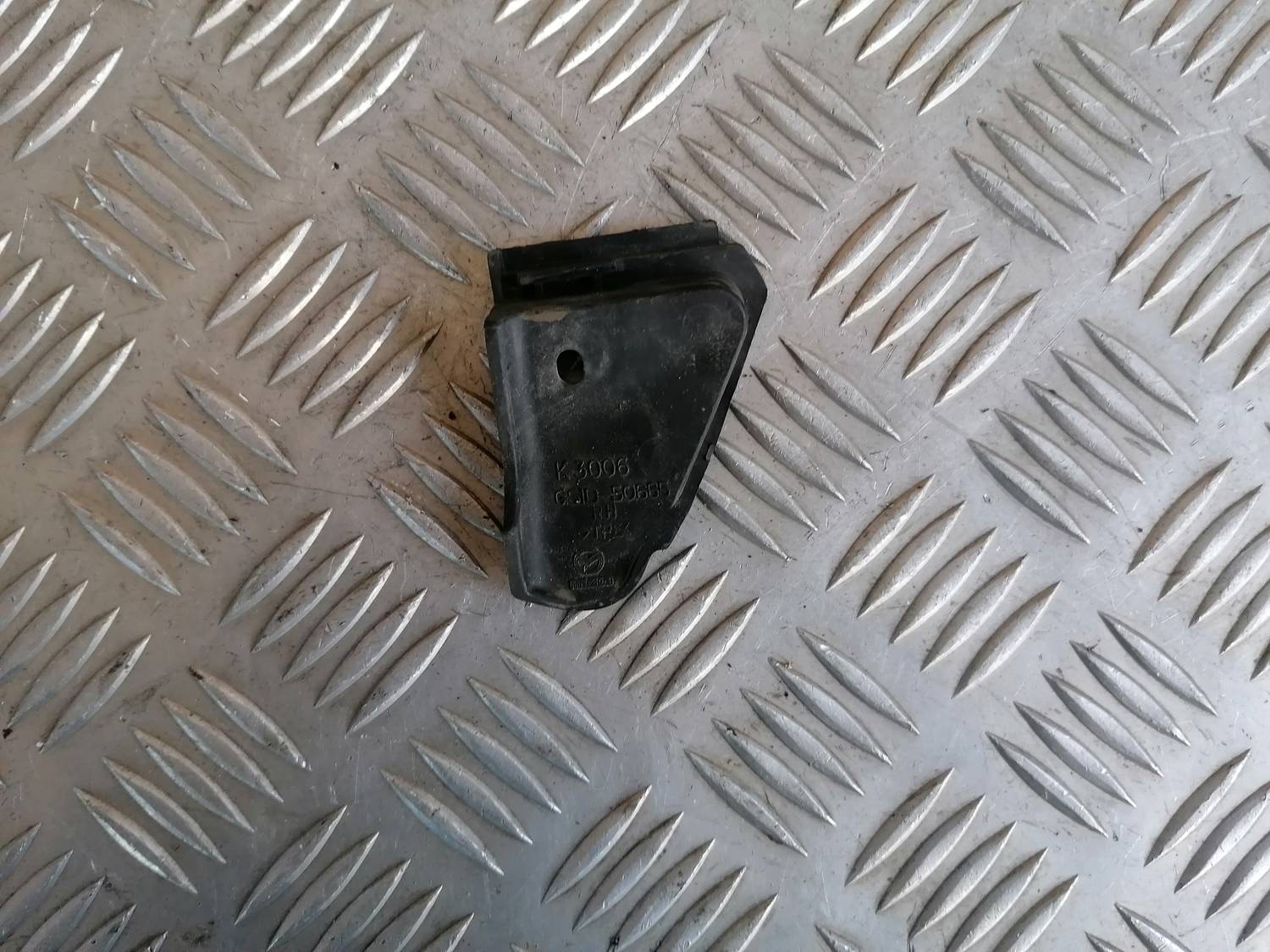 Radiatora vāks priekš MAZDA 6 2007 4 Radiatora vāks priekš MAZDA 6 2007