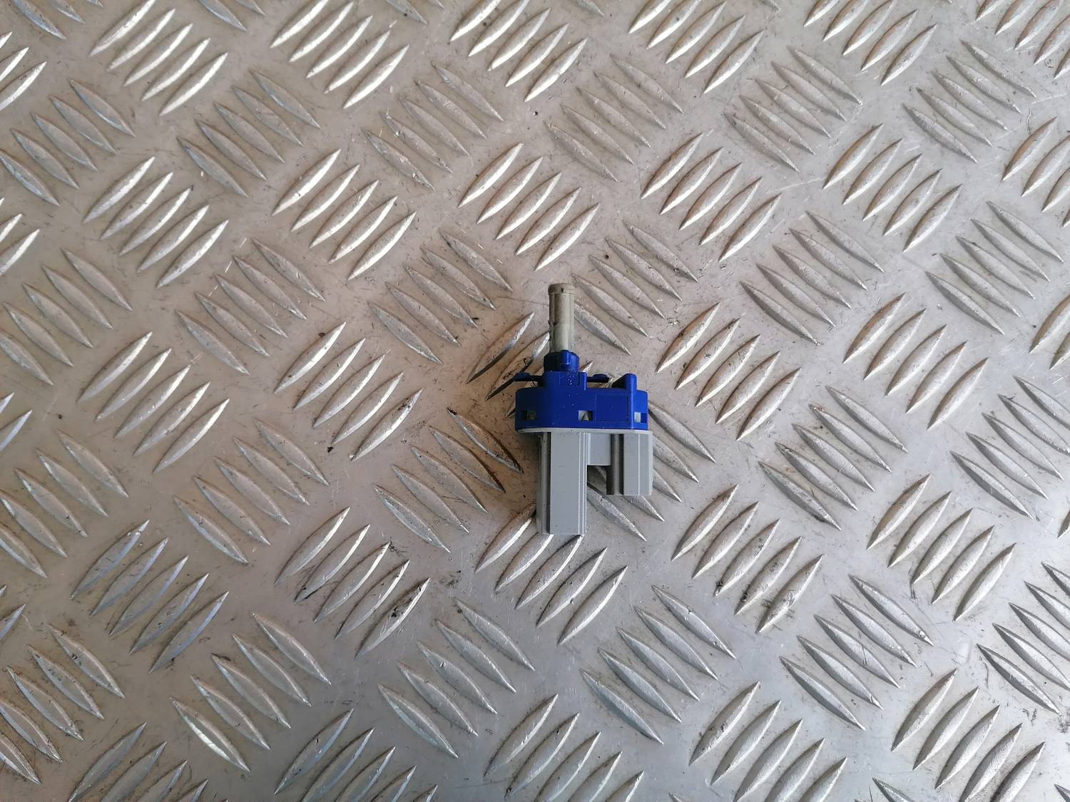 Sajūga pedāļa pozīcijas devējs priekš MAZDA 6 2007 1 Sajūga pedāļa pozīcijas devējs priekš MAZDA 6 2007