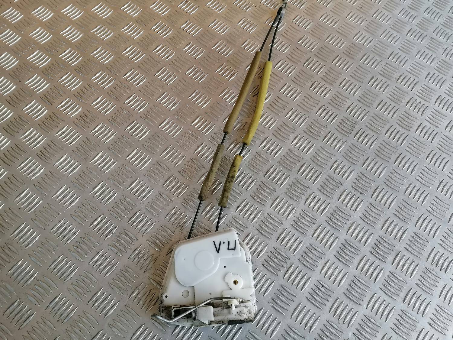 Priekšējo kreiso durvju slēdzene priekš MAZDA 6 2007 1 Priekšējo kreiso durvju slēdzene priekš MAZDA 6 2007