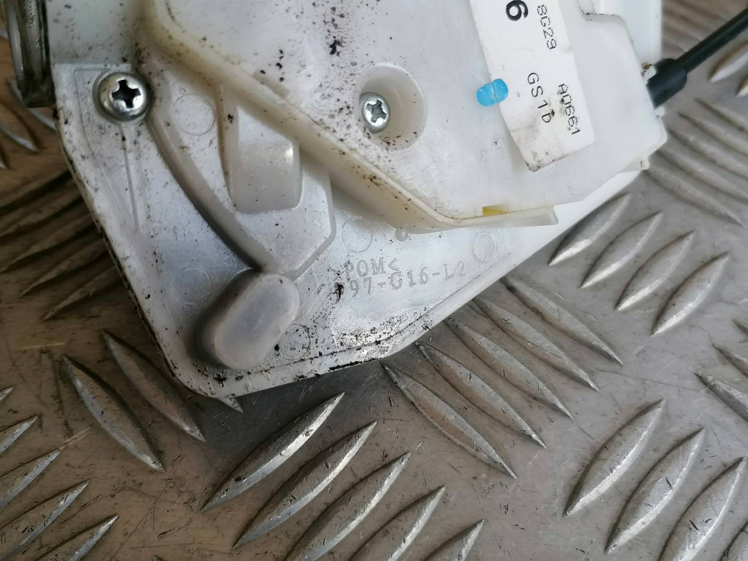 Priekšējo kreiso durvju slēdzene priekš MAZDA 6 2007 9 Priekšējo kreiso durvju slēdzene priekš MAZDA 6 2007