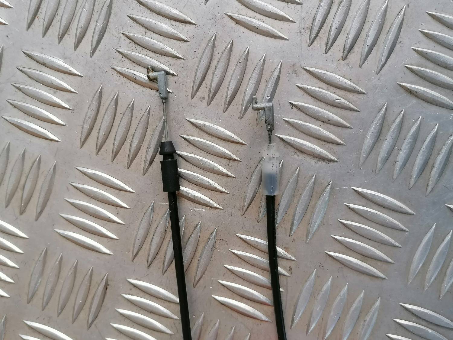 Priekšējo kreiso durvju slēdzene priekš MAZDA 6 2007 4 Priekšējo kreiso durvju slēdzene priekš MAZDA 6 2007