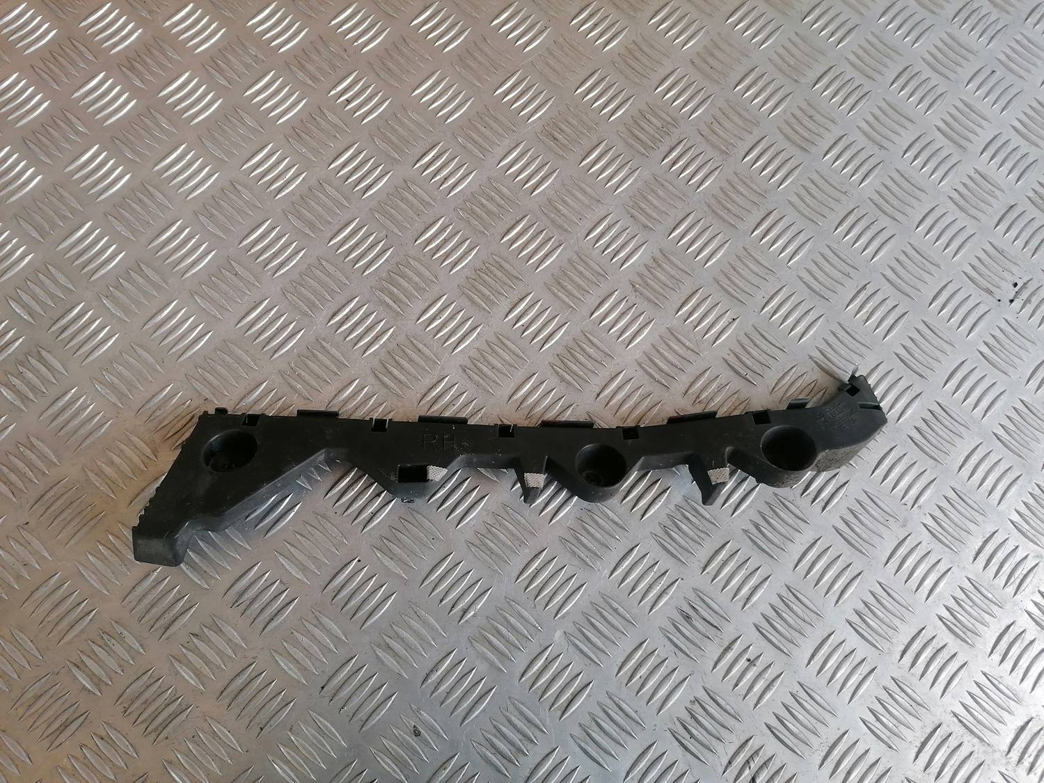 Aizmugurējā spārna un bufera stiprinājums priekš MAZDA 6 2007