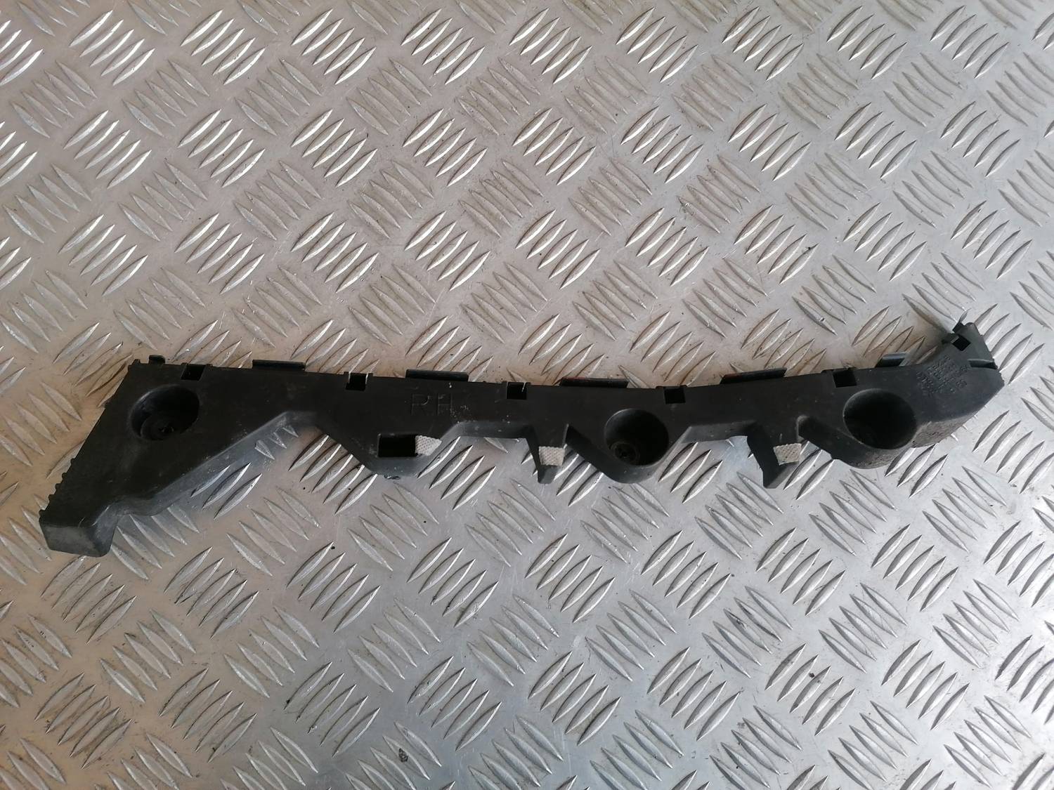 Aizmugurējā spārna un bufera stiprinājums priekš MAZDA 6 2007