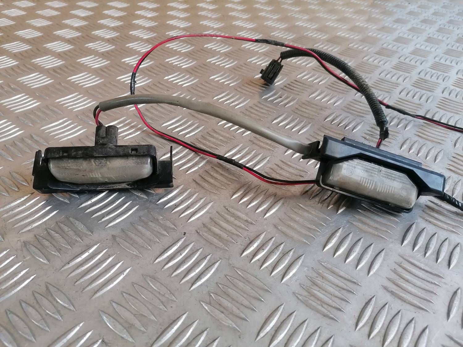 Numura zīmes apgaismojums priekš MAZDA 6 2007 3 Numura zīmes apgaismojums priekš MAZDA 6 2007