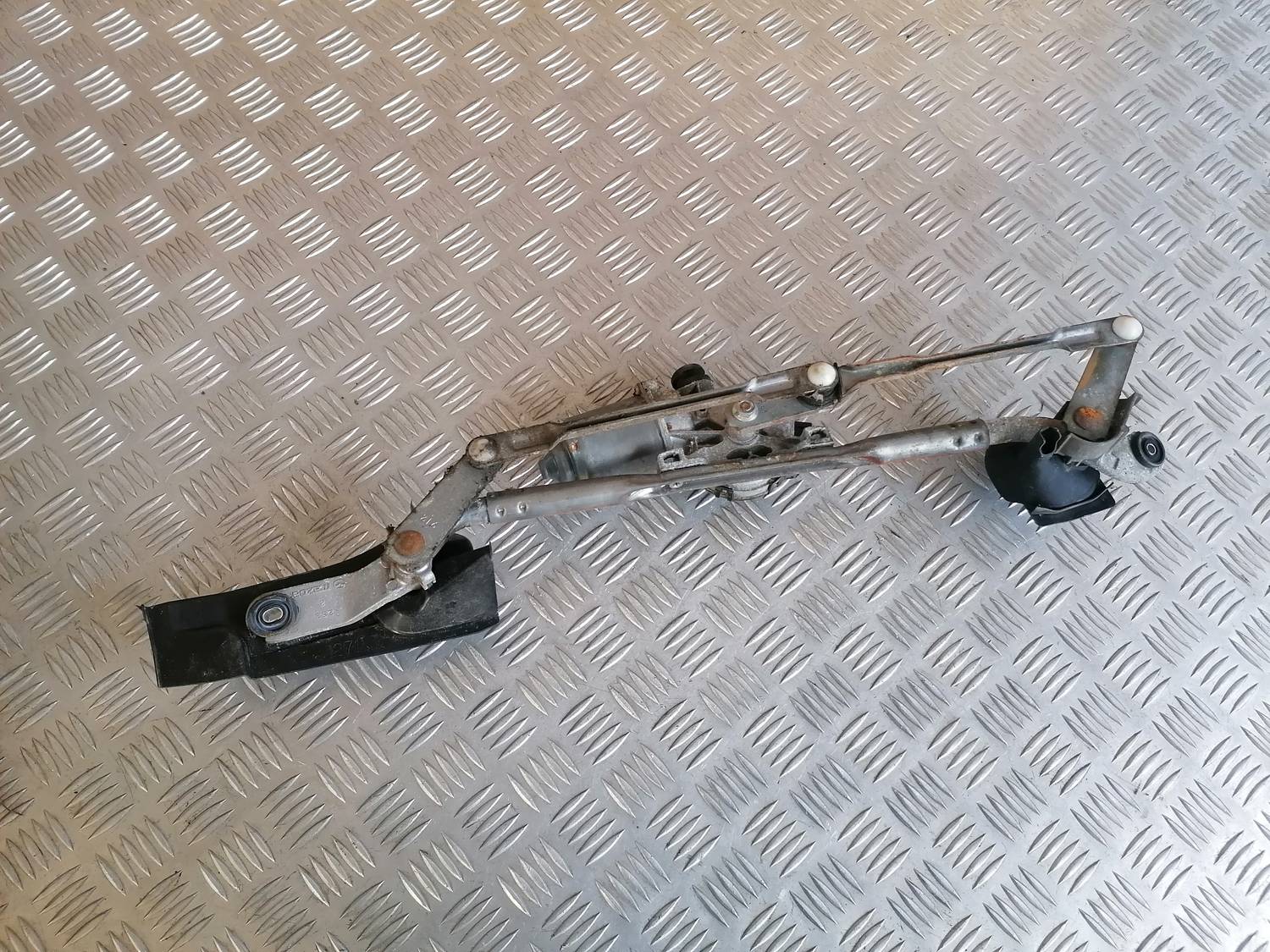 Vējstikla tīrīšanas mehānisms priekš MAZDA 6 2007 1 Vējstikla tīrīšanas mehānisms priekš MAZDA 6 2007