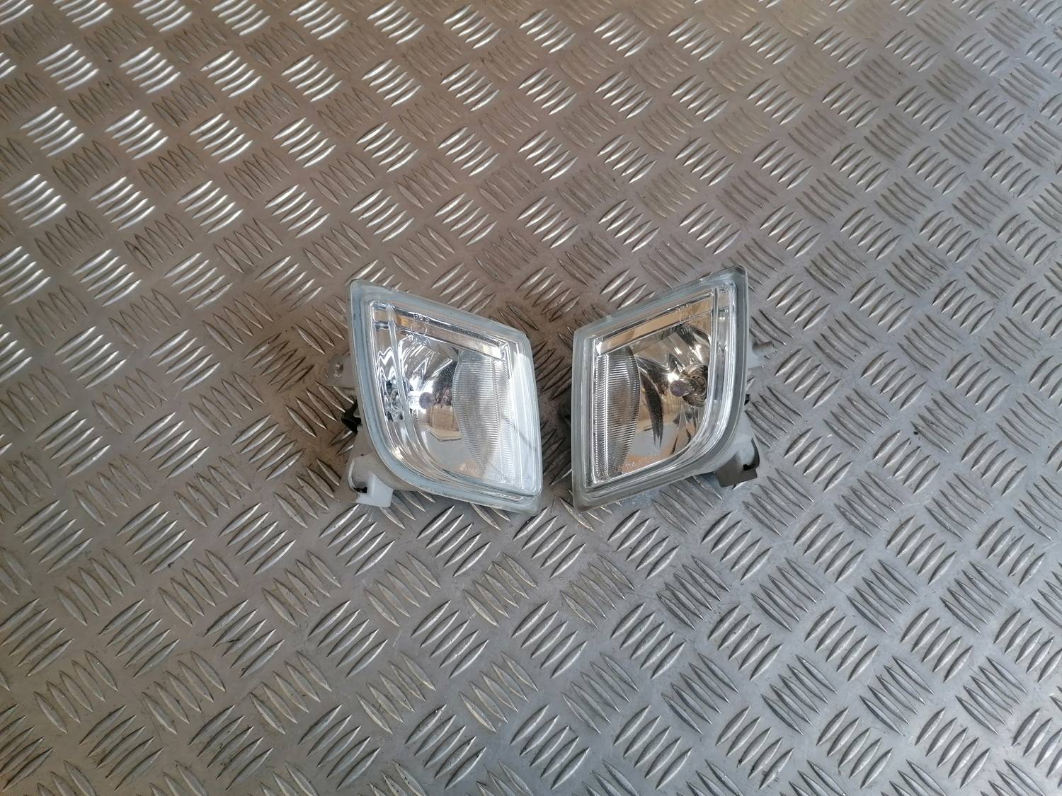 Miglas lukturis priekšā labajā pusē priekš MAZDA 6 2007 1 Miglas lukturis priekšā labajā pusē priekš MAZDA 6 2007