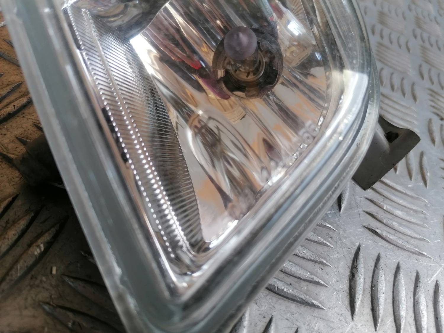 Miglas lukturis priekšā labajā pusē priekš MAZDA 6 2007 3 Miglas lukturis priekšā labajā pusē priekš MAZDA 6 2007