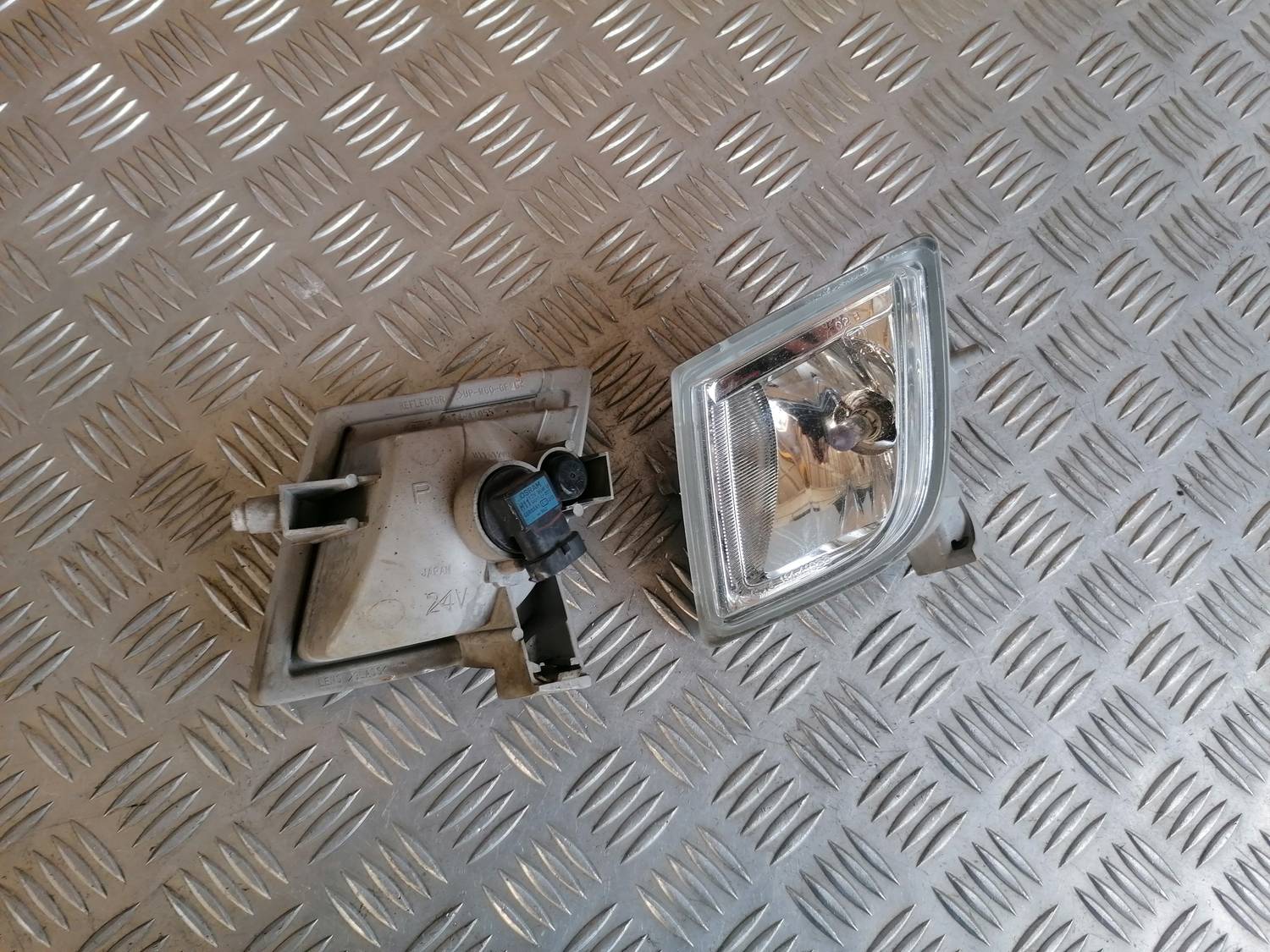 Miglas lukturis priekšā labajā pusē priekš MAZDA 6 2007 5 Miglas lukturis priekšā labajā pusē priekš MAZDA 6 2007