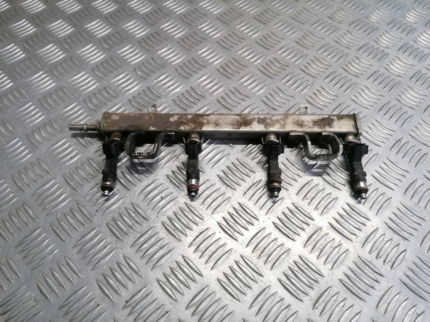 Degvielas sadales caurule priekš MAZDA 6 2007 1 Degvielas sadales caurule priekš MAZDA 6 2007