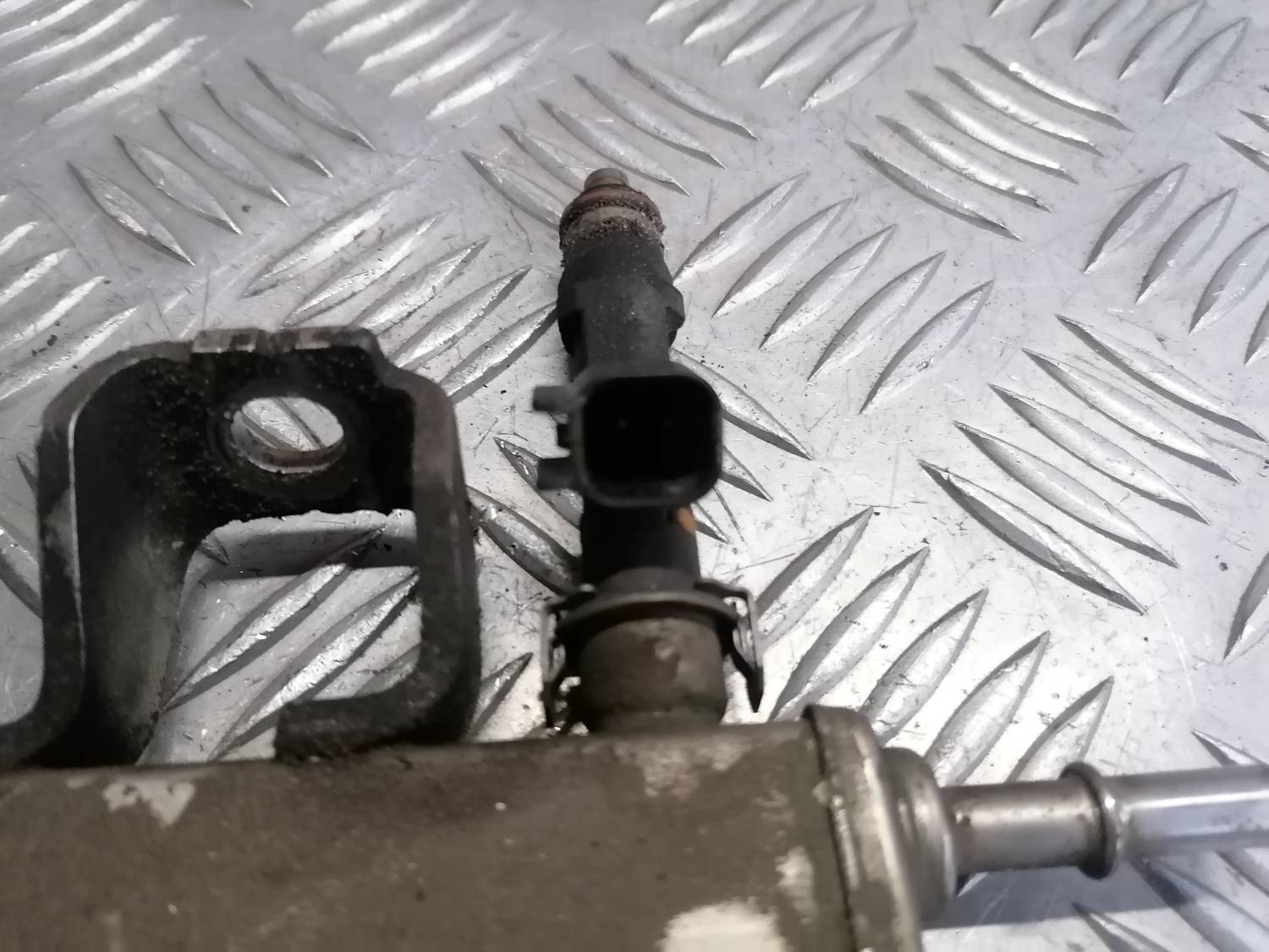 Degvielas sadales caurule priekš MAZDA 6 2007 5 Degvielas sadales caurule priekš MAZDA 6 2007