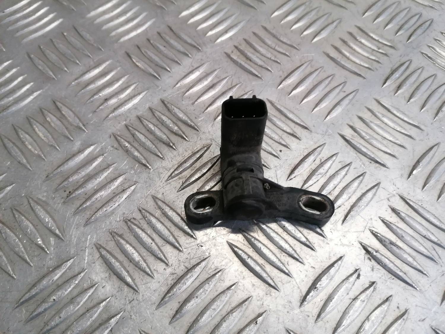 Kloķvārpstas devējs priekš MAZDA 6 2007 2 Kloķvārpstas devējs priekš MAZDA 6 2007