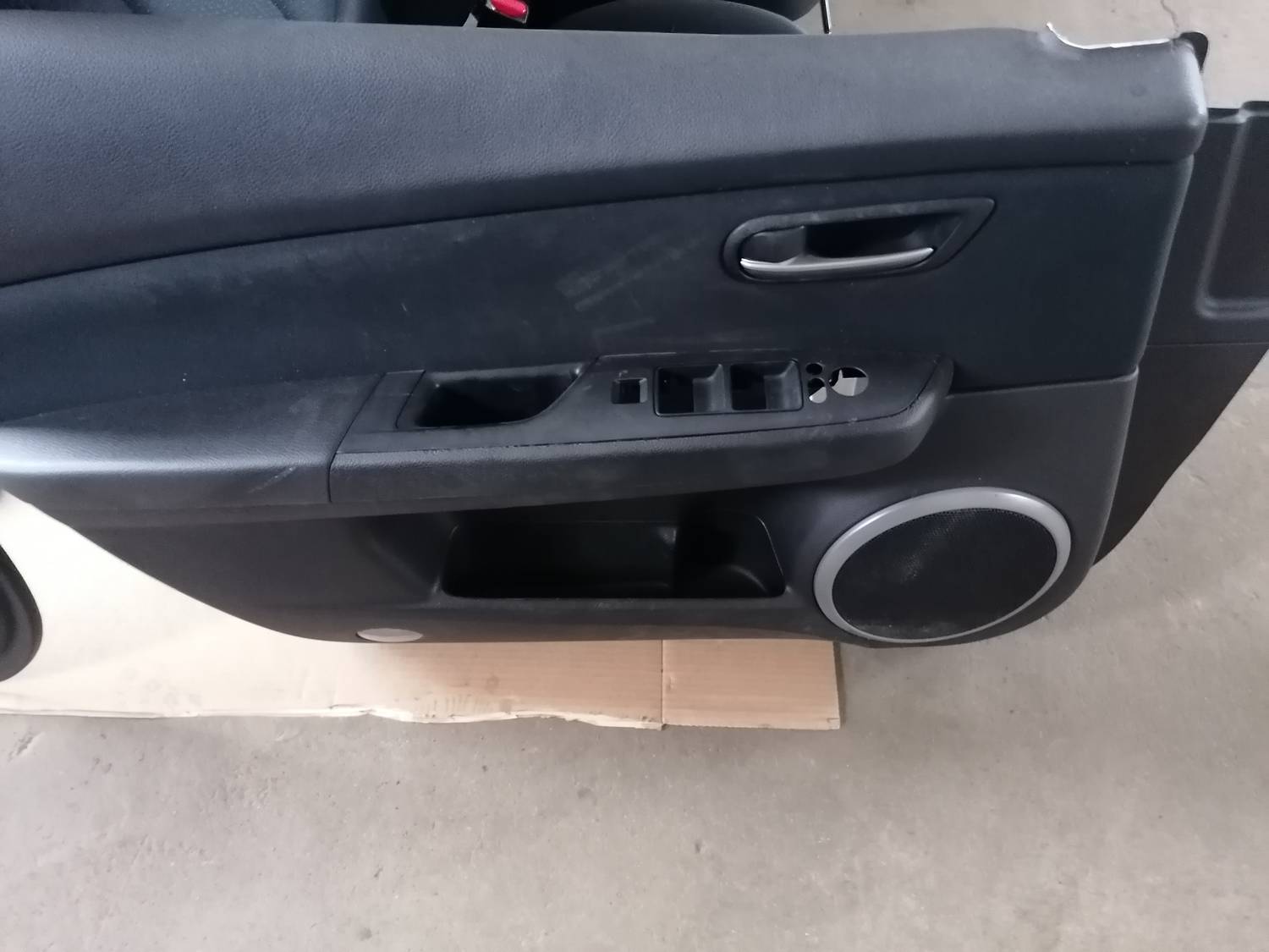 Sēdekļu komplekts priekš MAZDA 6 2007 3 Sēdekļu komplekts priekš MAZDA 6 2007