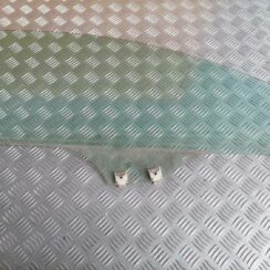 Priekšējo labo durvju stikls priekš MAZDA 6 2007