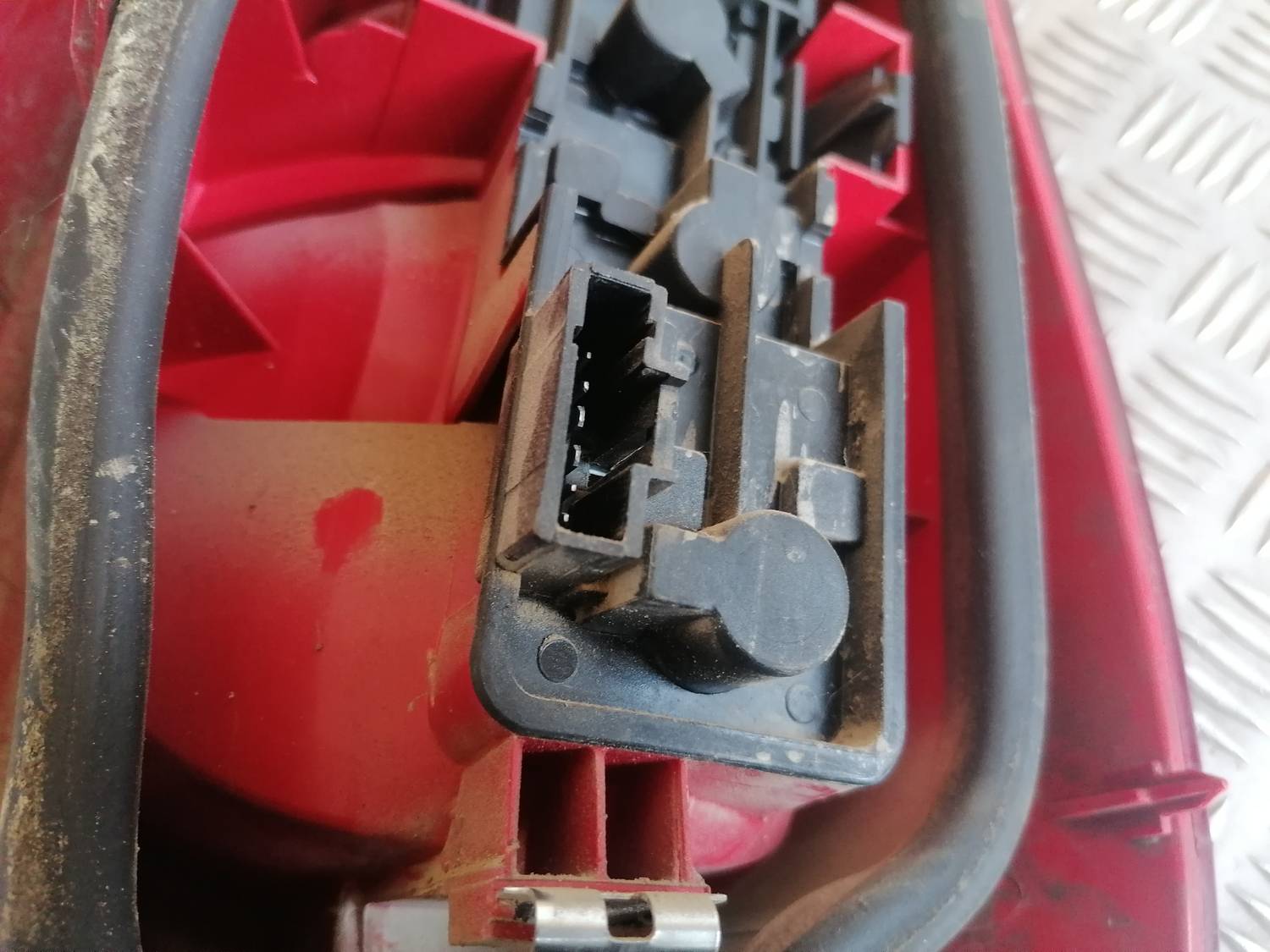 Aizmugurējais kreisais lukturis priekš XSARA PICASSO 2003 5 Aizmugurējais kreisais lukturis priekš XSARA PICASSO 2003