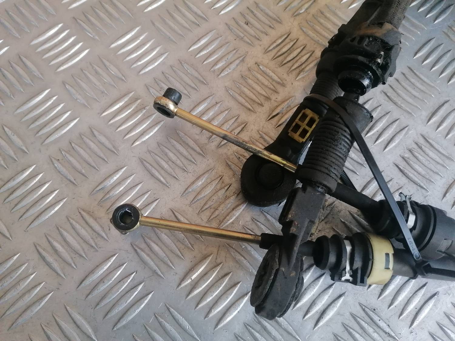 Pārnesumu pārslēgšanas mehānisma troses priekš XSARA PICASSO 2003 3 Pārnesumu pārslēgšanas mehānisma troses priekš XSARA PICASSO 2003