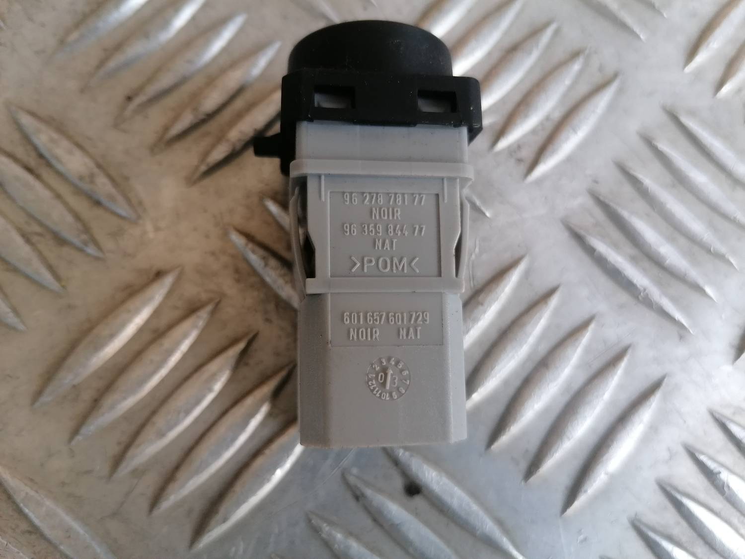 Slēdža pogas vāks priekš XSARA PICASSO 2003 4 Slēdža pogas vāks priekš XSARA PICASSO 2003