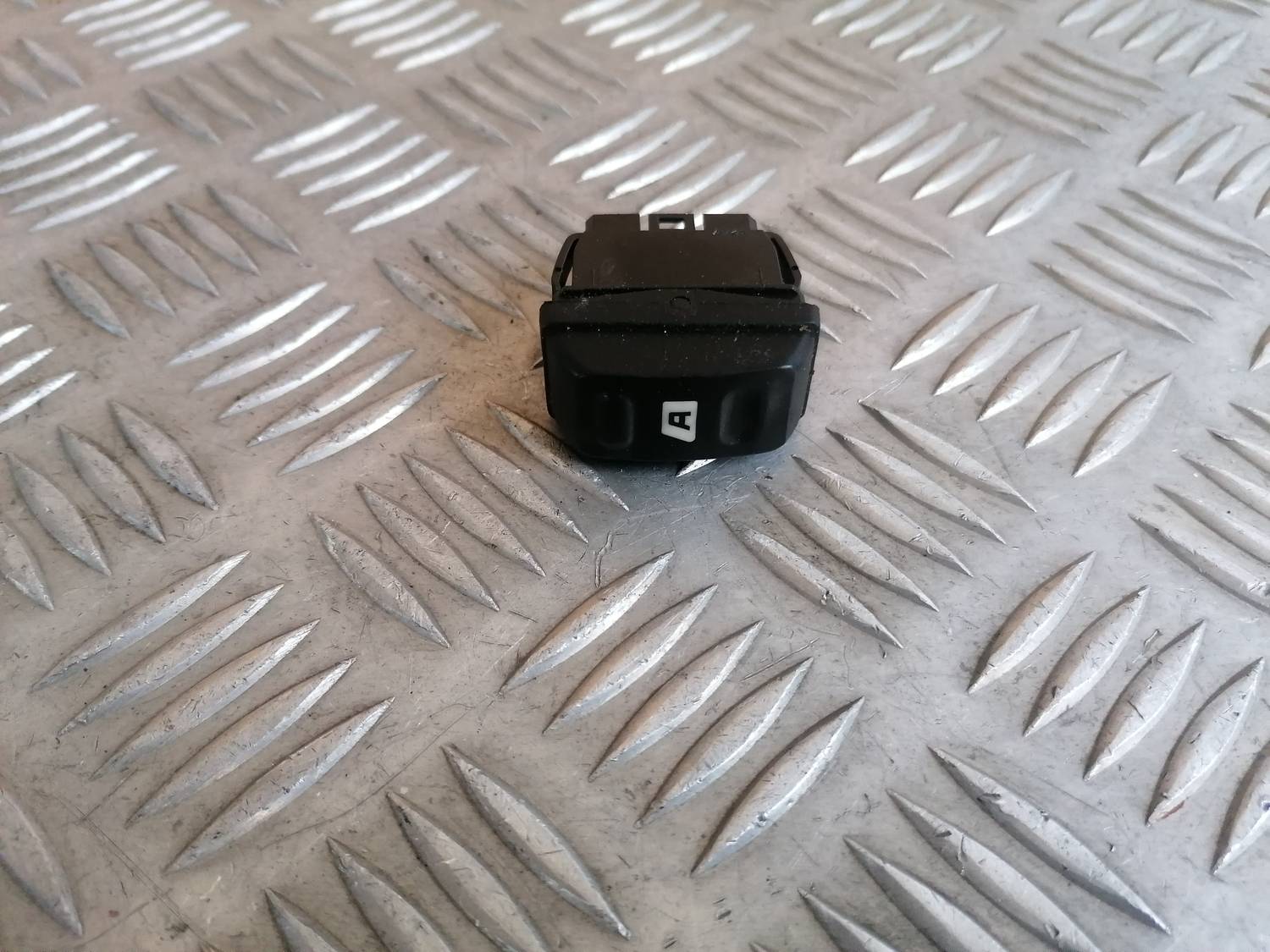 Stikla pacelšanas poga priekš XSARA PICASSO 2003