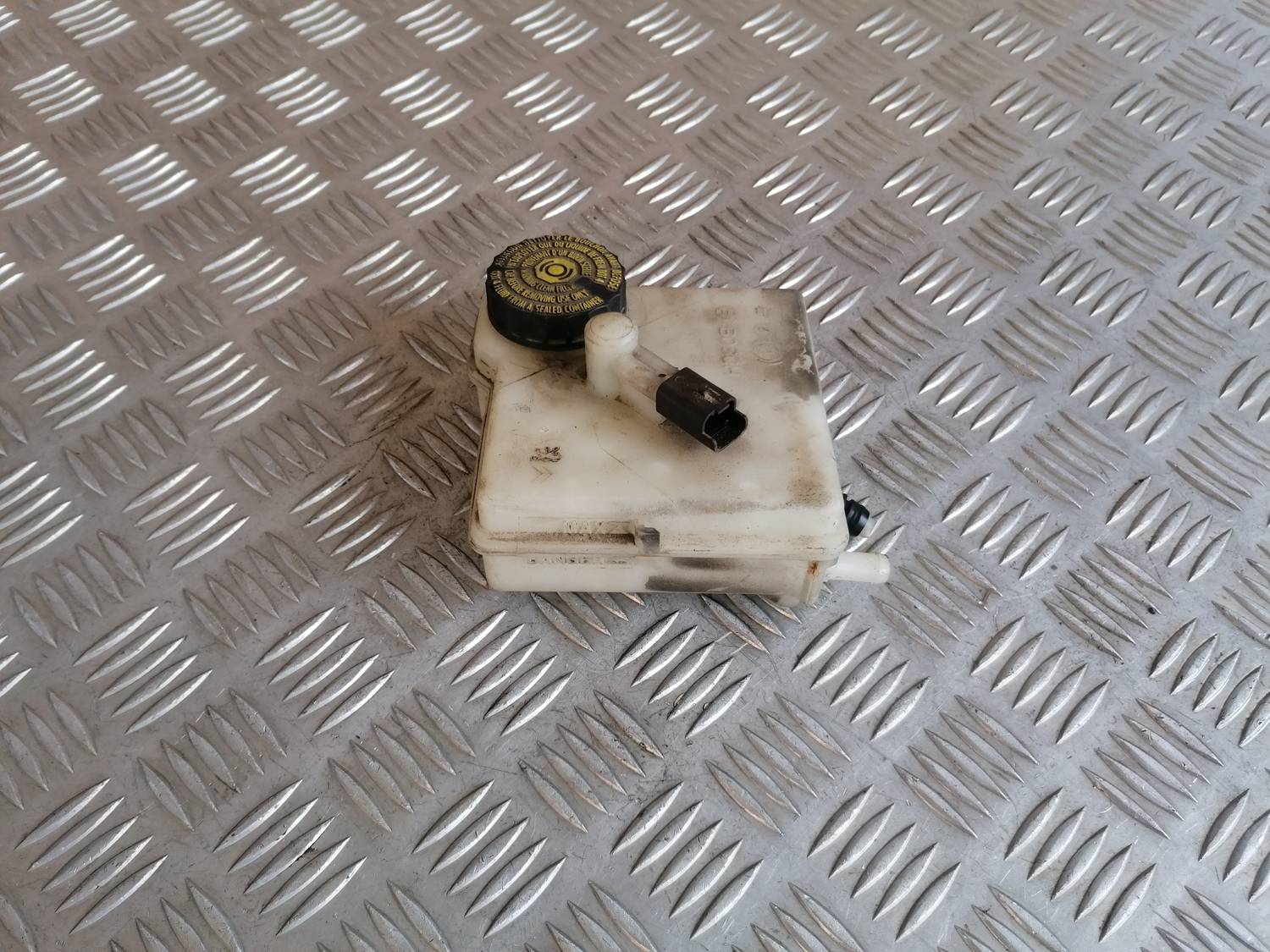 Bremžu šķidruma tvertne priekš XSARA PICASSO 2003 1 Bremžu šķidruma tvertne priekš XSARA PICASSO 2003