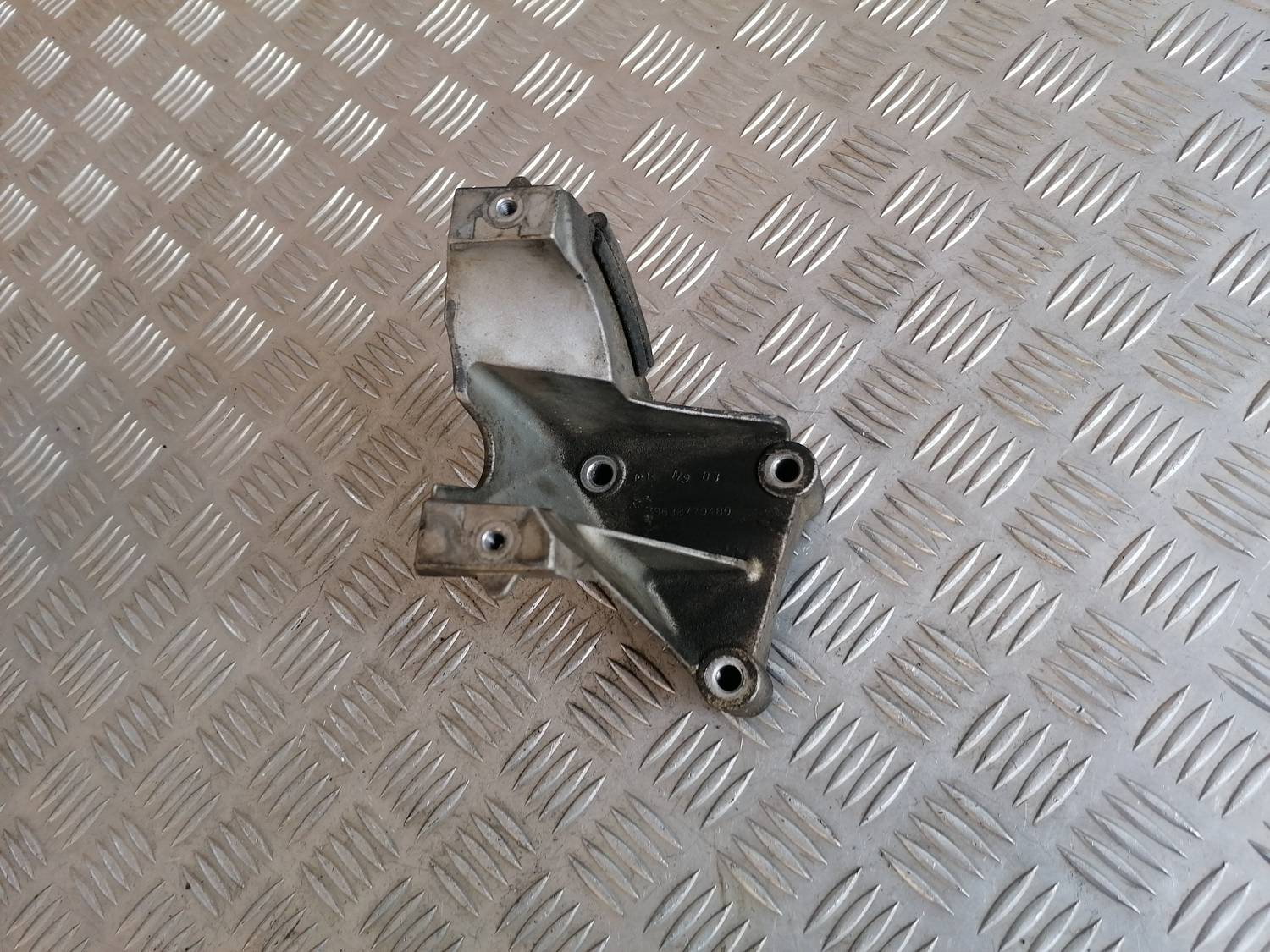 Degvielas filtra kronšteins priekš XSARA PICASSO 2003 4 Degvielas filtra kronšteins priekš XSARA PICASSO 2003