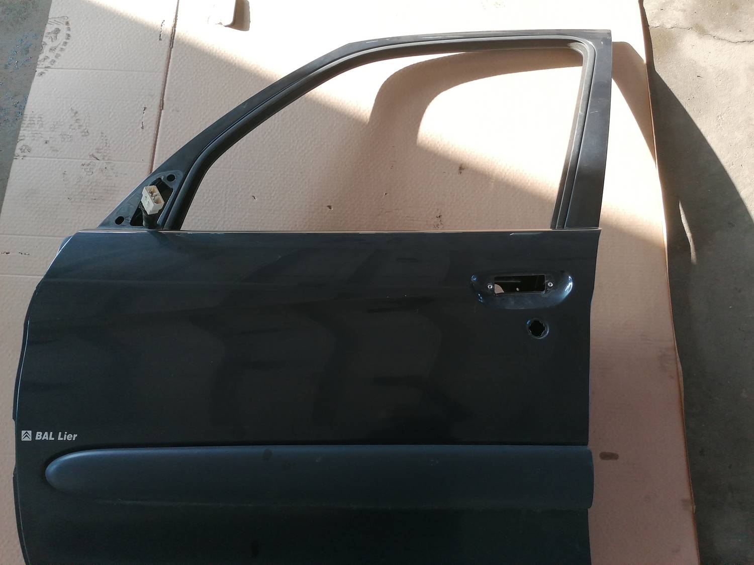 Priekšējās kreisās durvis priekš XSARA PICASSO 2003 4 Priekšējās kreisās durvis priekš XSARA PICASSO 2003