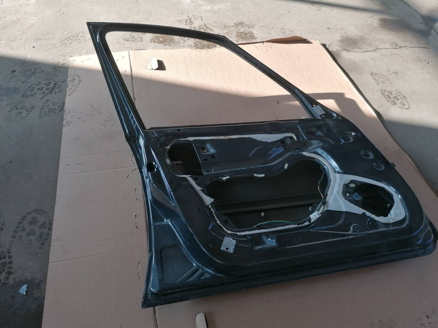 Priekšējās kreisās durvis priekš XSARA PICASSO 2003 6 Priekšējās kreisās durvis priekš XSARA PICASSO 2003