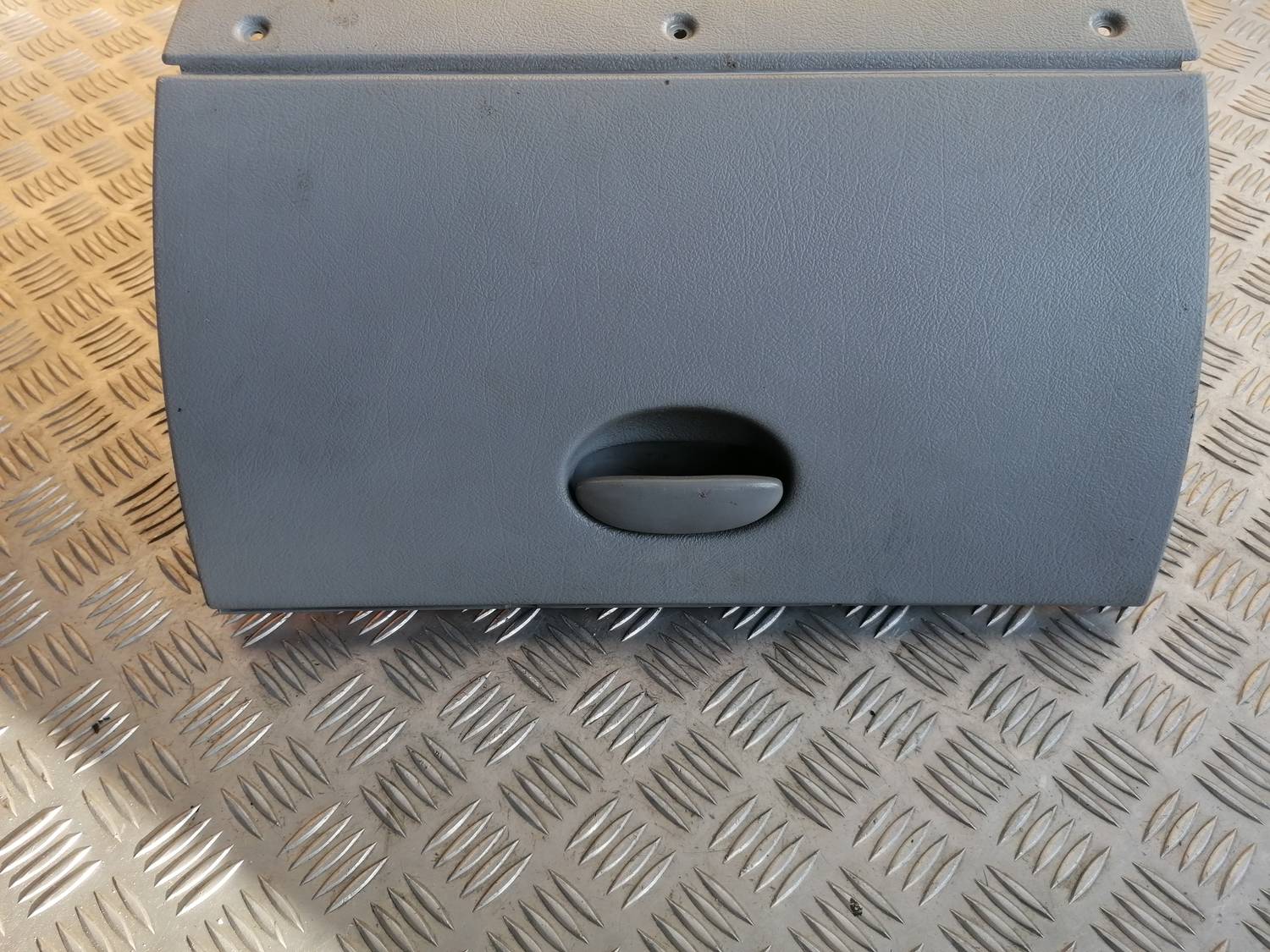 Mantu glabāšanas nodalījums pasažiera pusē priekš XSARA PICASSO 2003