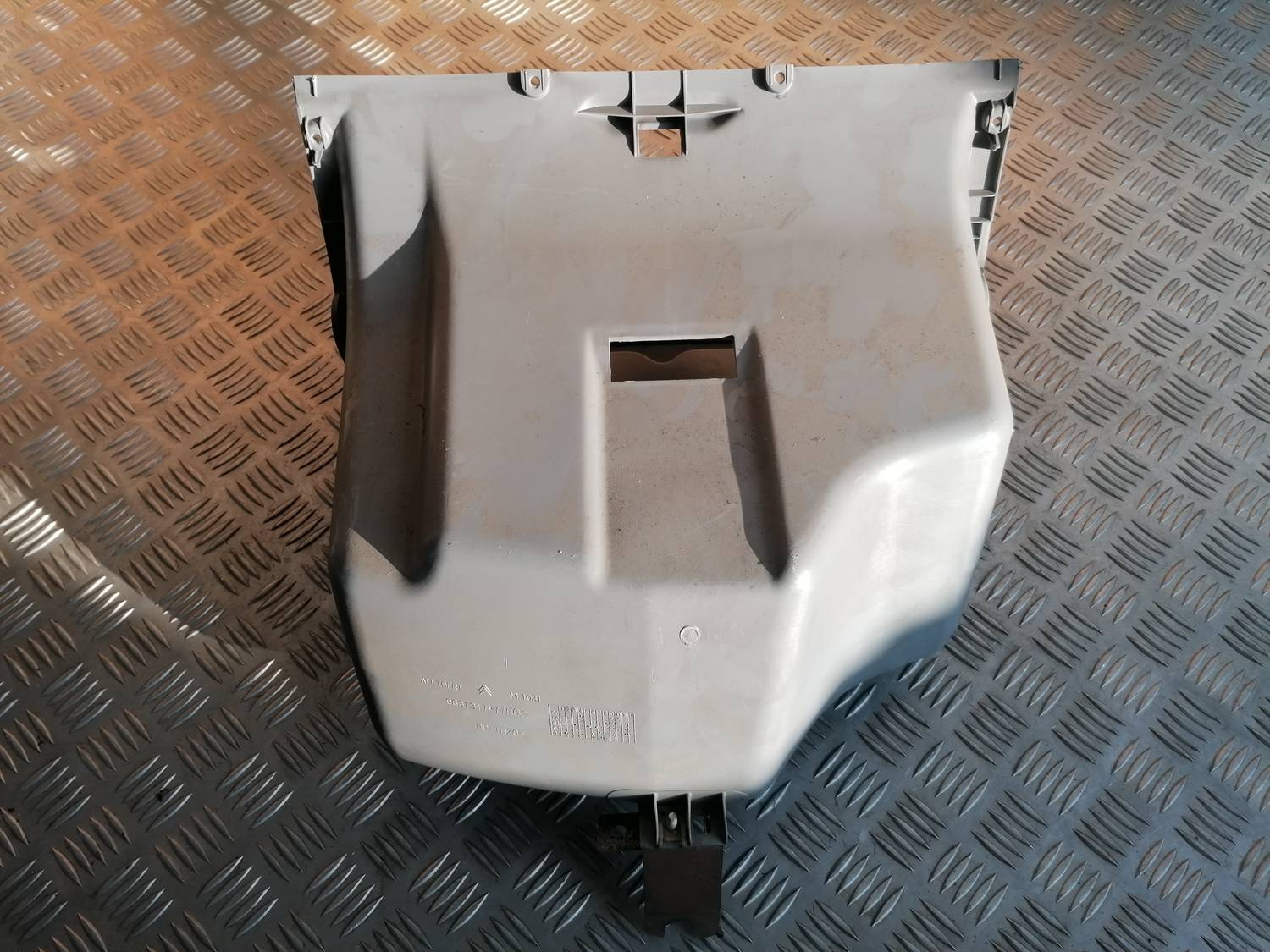 Mantu glabāšanas nodalījums pasažiera pusē priekš XSARA PICASSO 2003