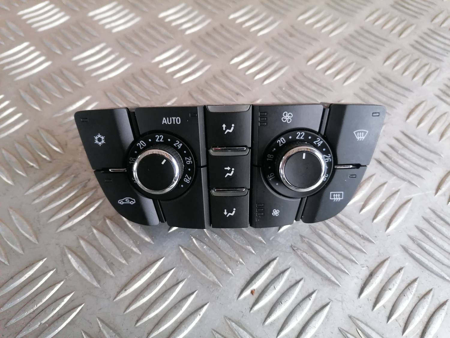 Klimata kontroles bloks priekš OPEL ASTRA J 2012 2 Klimata kontroles bloks priekš OPEL ASTRA J 2012