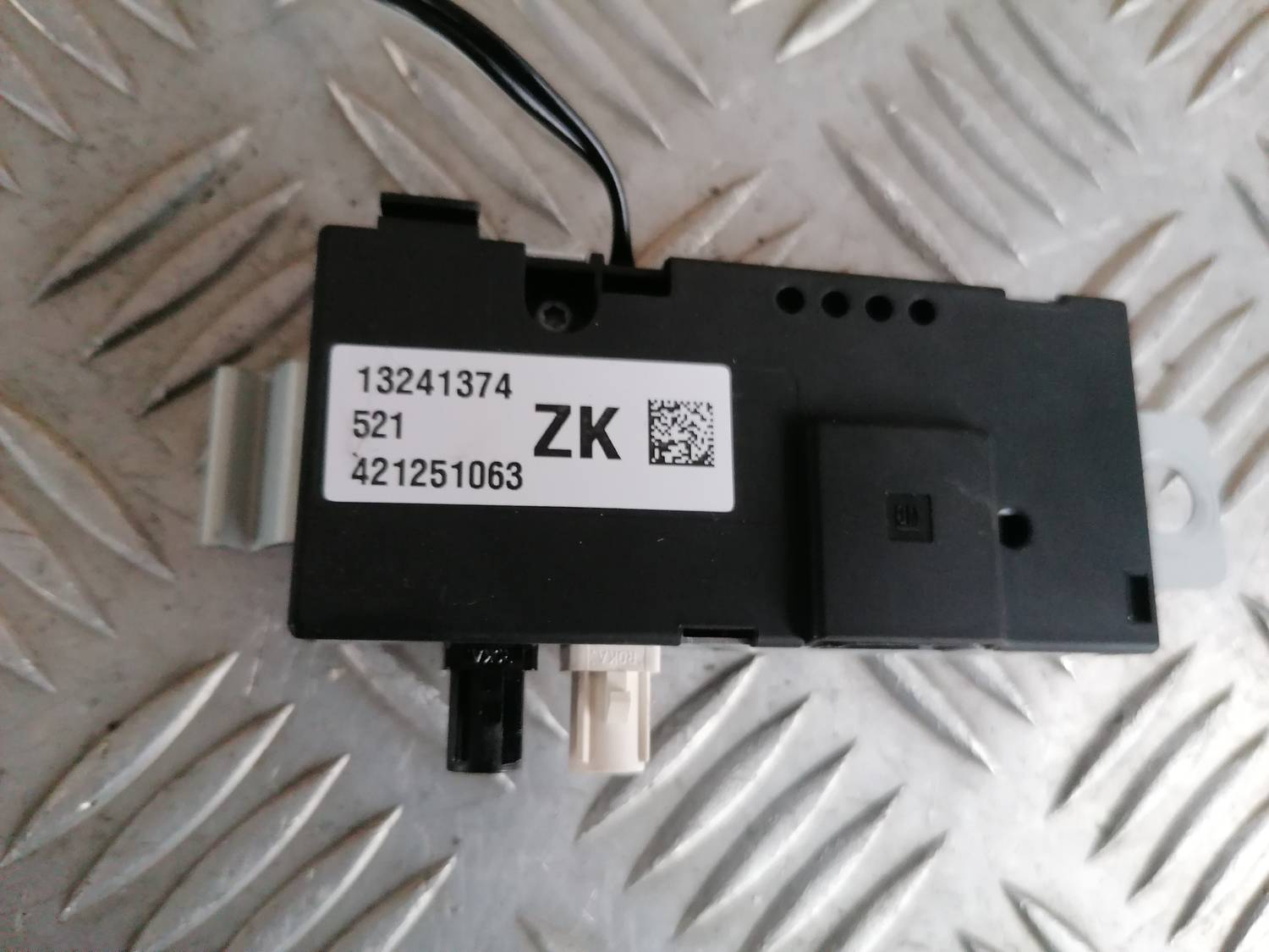 Antenas pastiprinātāja bloks priekš OPEL ASTRA J 2012 6 Antenas pastiprinātāja bloks priekš OPEL ASTRA J 2012