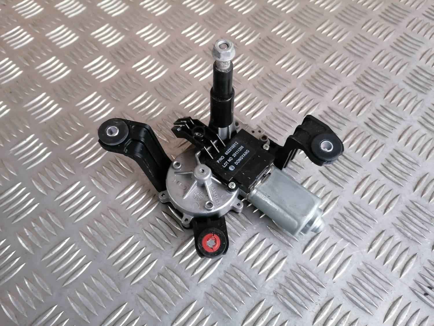 Aizmugurējā stikla tīrītāja motors priekš OPEL ASTRA J 2012 2 Aizmugurējā stikla tīrītāja motors priekš OPEL ASTRA J 2012