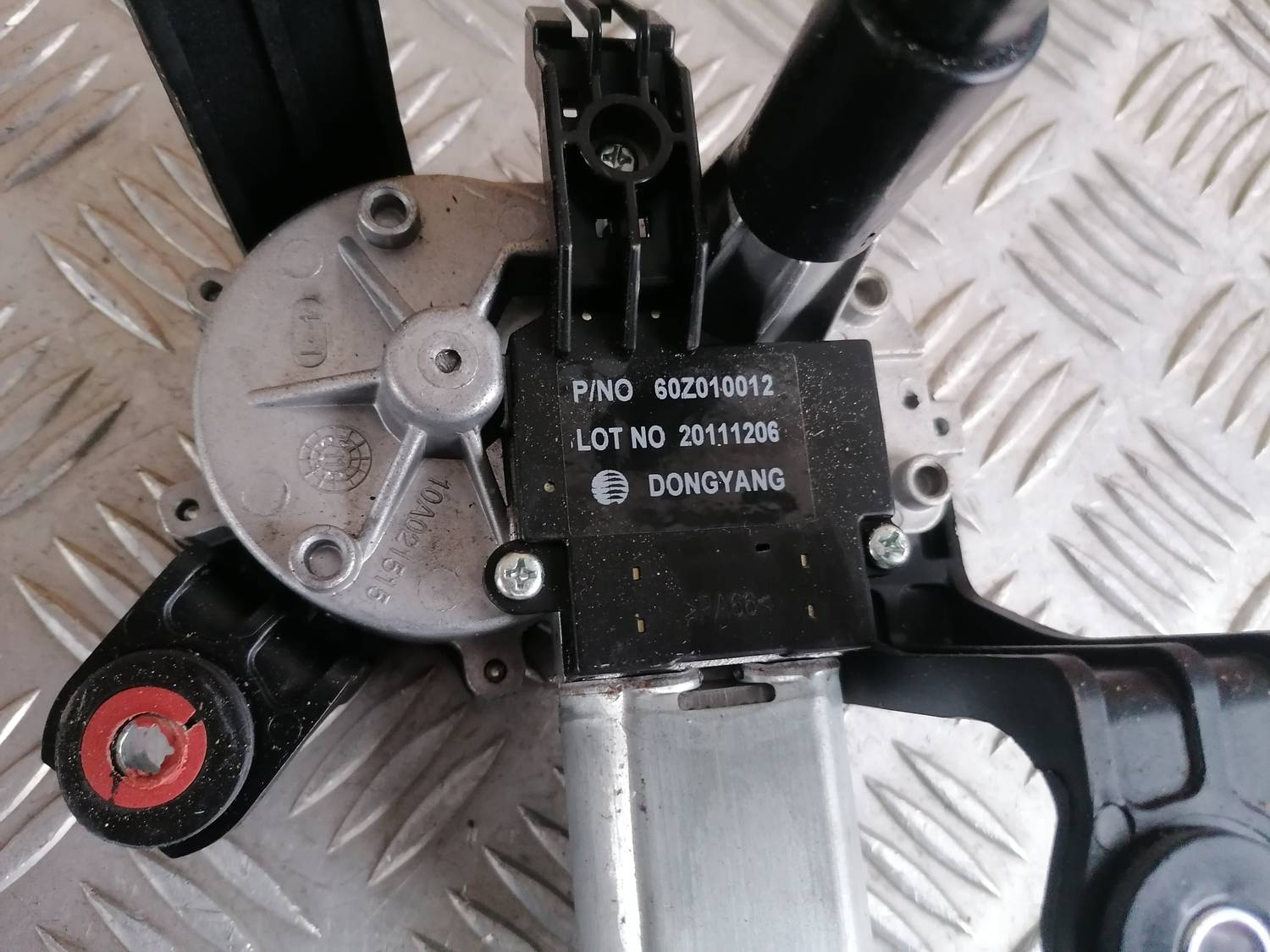 Aizmugurējā stikla tīrītāja motors priekš OPEL ASTRA J 2012 6 Aizmugurējā stikla tīrītāja motors priekš OPEL ASTRA J 2012