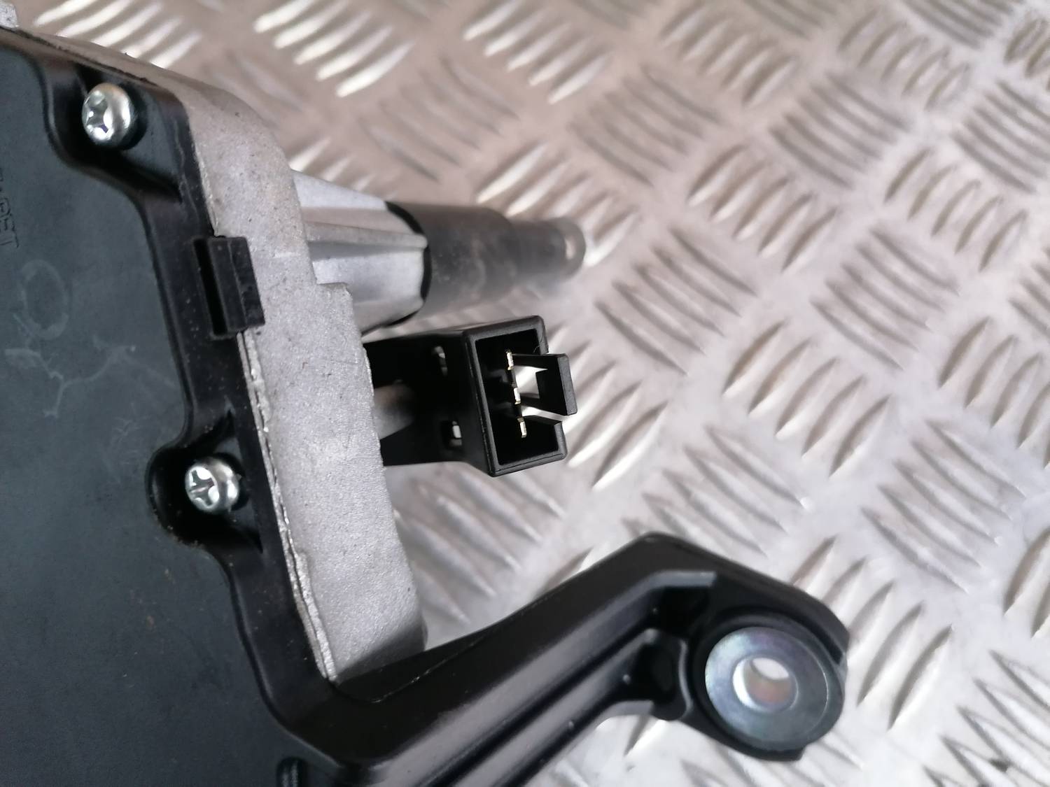 Aizmugurējā stikla tīrītāja motors priekš OPEL ASTRA J 2012 5 Aizmugurējā stikla tīrītāja motors priekš OPEL ASTRA J 2012