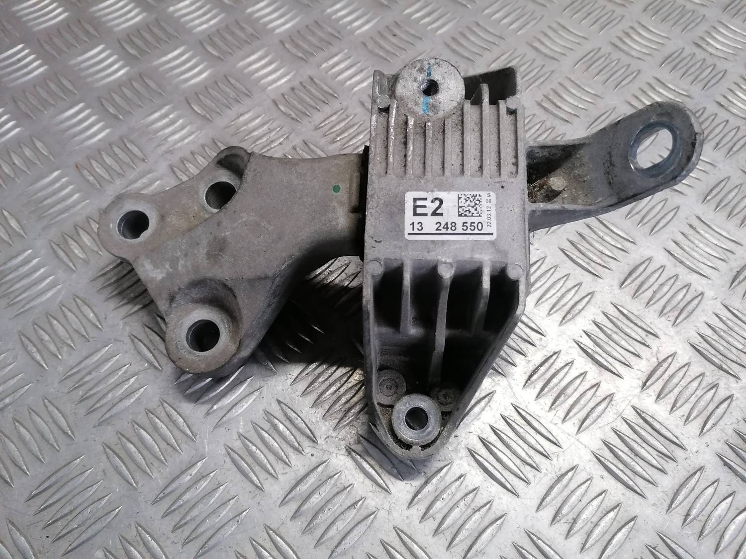 Dzinēja spilvens priekš OPEL ASTRA J 2012 4 Dzinēja spilvens priekš OPEL ASTRA J 2012