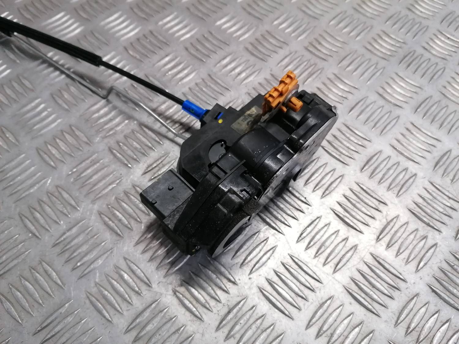 Priekšējo labo durvju slēdzene priekš OPEL ASTRA J 2012