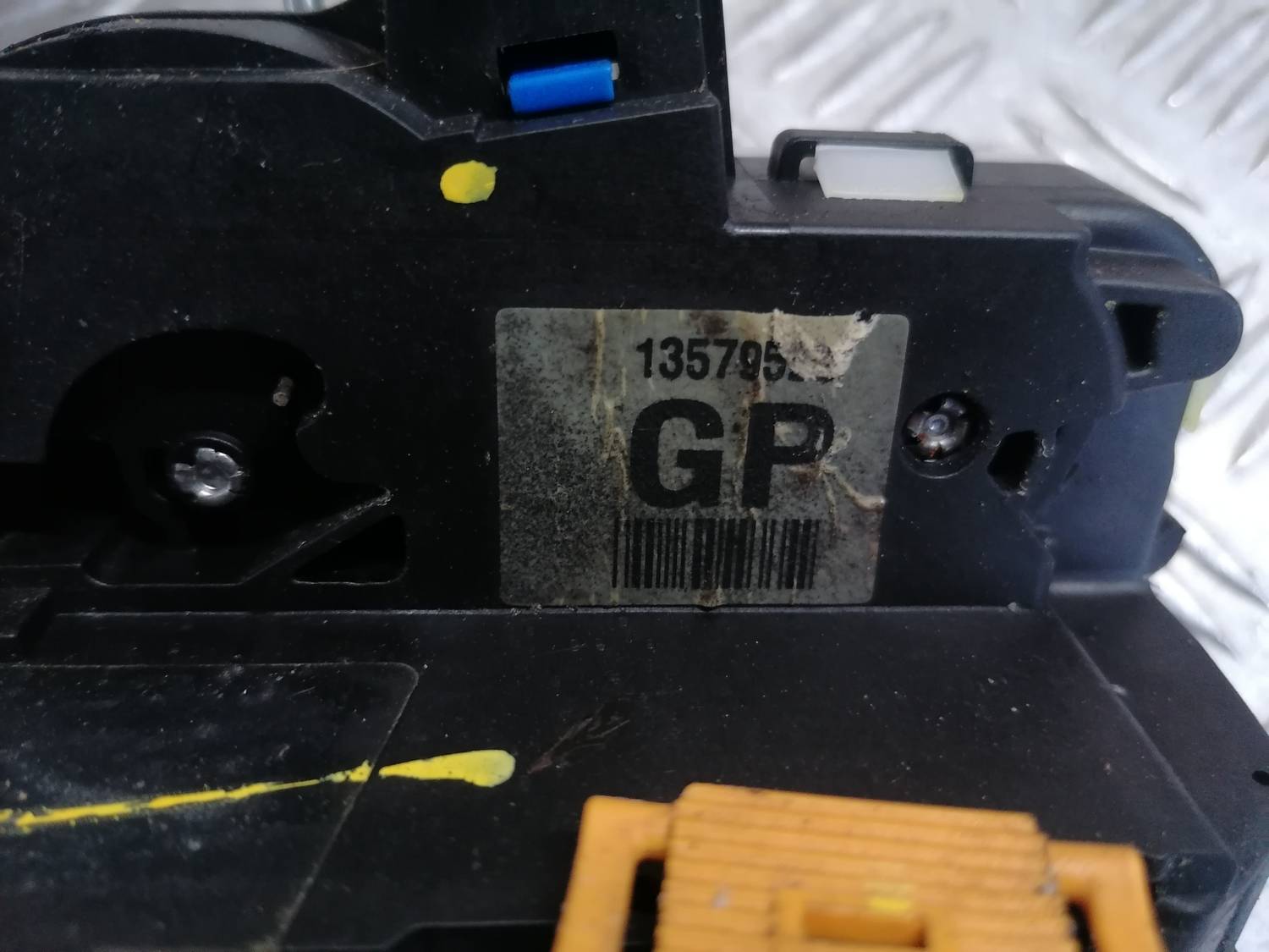 Priekšējo labo durvju slēdzene priekš OPEL ASTRA J 2012