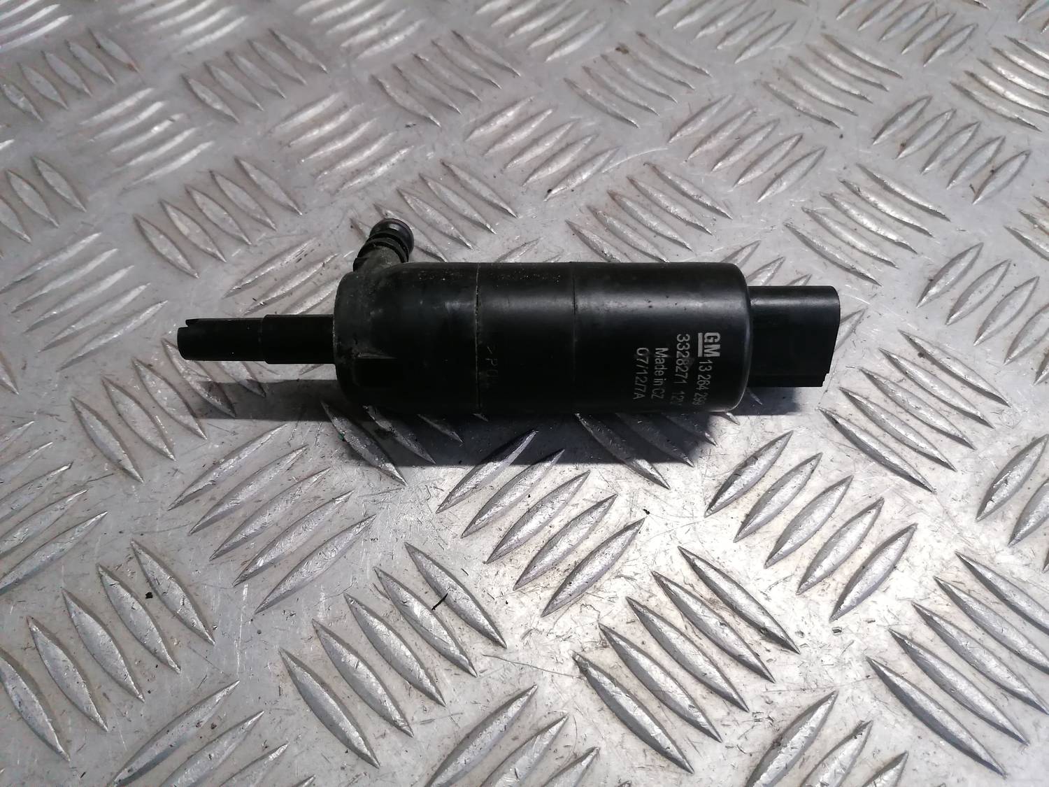 Mazgātāja šķidruma sūknis priekš OPEL ASTRA J 2012 2 Mazgātāja šķidruma sūknis priekš OPEL ASTRA J 2012