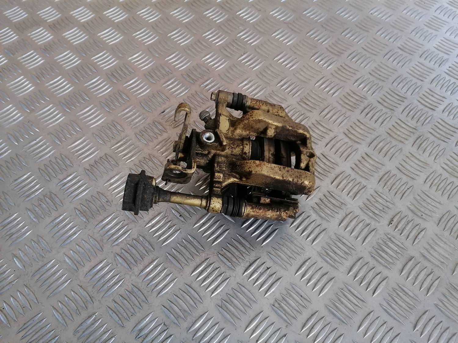 Aizmugurējais labais suports priekš OPEL ASTRA J 2012 1 Aizmugurējais labais suports priekš OPEL ASTRA J 2012