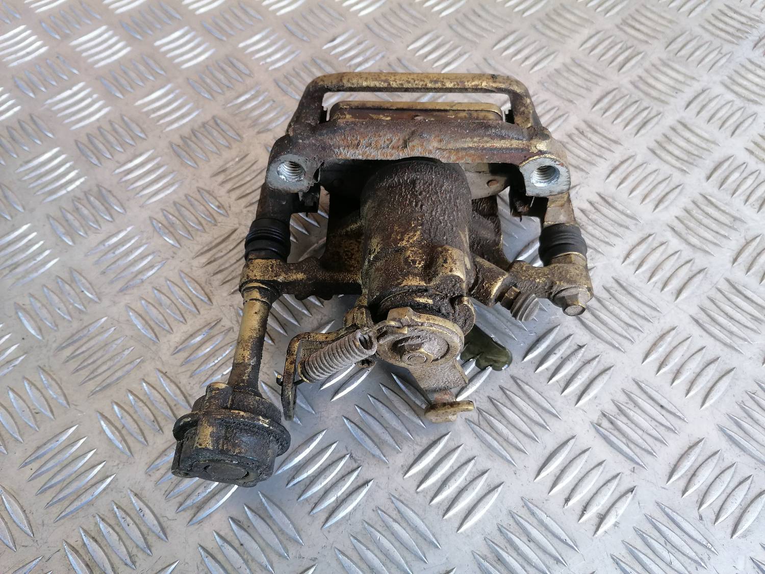 Aizmugurējais labais suports priekš OPEL ASTRA J 2012 4 Aizmugurējais labais suports priekš OPEL ASTRA J 2012