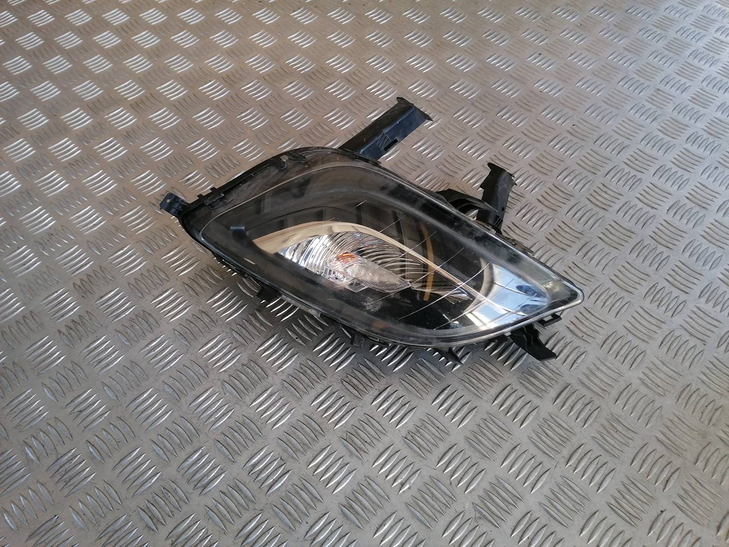 Miglas lukturis priekšā pa kreisi priekš OPEL ASTRA J 2012 1 Miglas lukturis priekšā pa kreisi priekš OPEL ASTRA J 2012