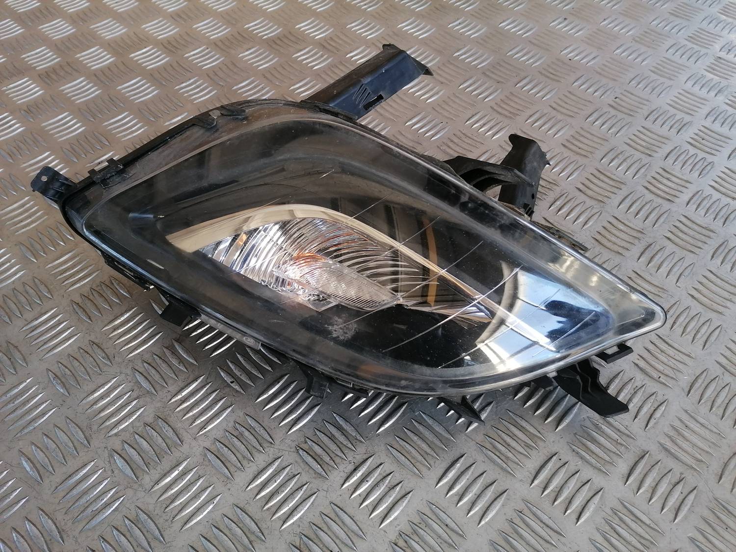 Miglas lukturis priekšā pa kreisi priekš OPEL ASTRA J 2012 2 Miglas lukturis priekšā pa kreisi priekš OPEL ASTRA J 2012