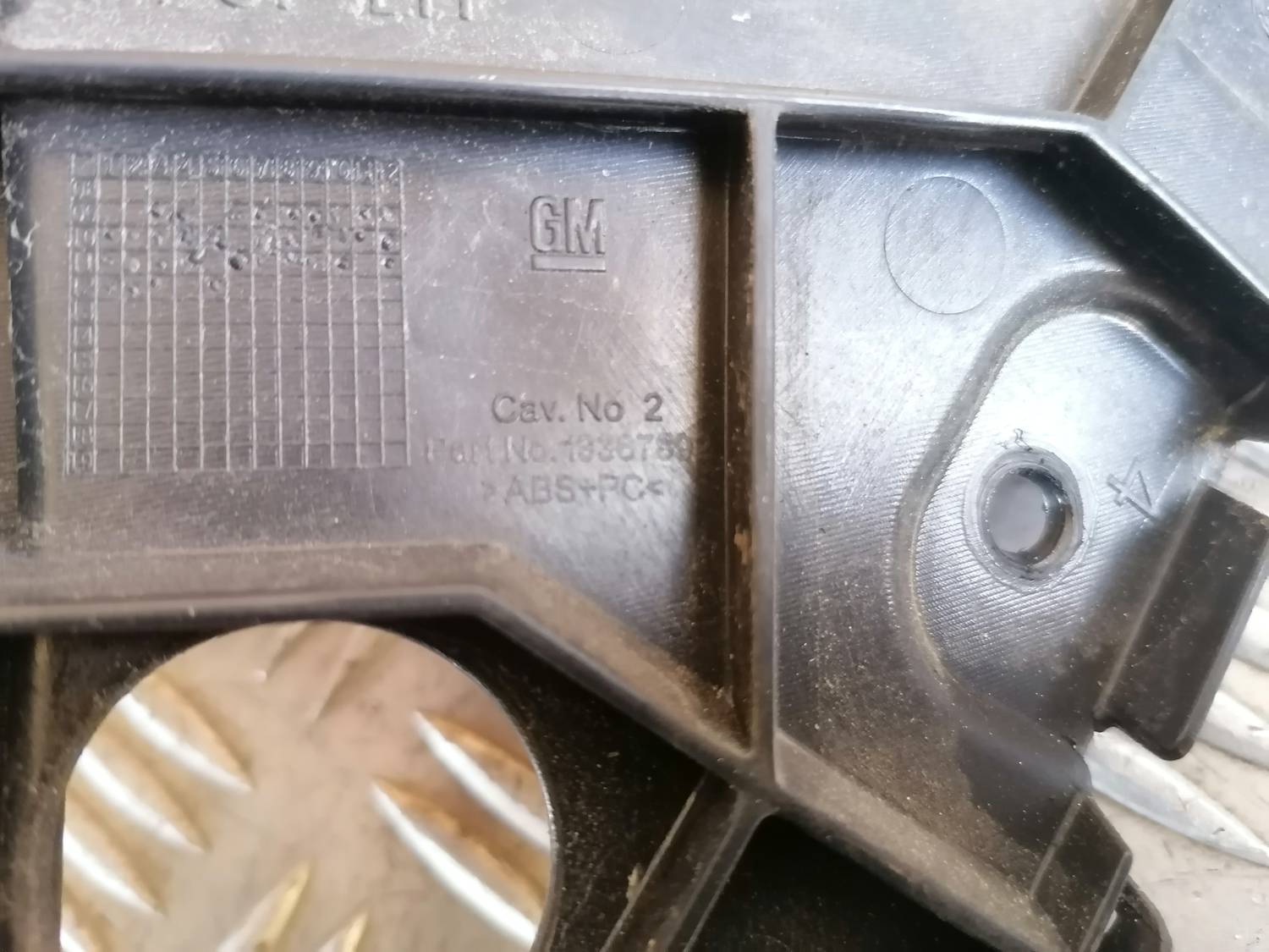 Priekšēja bufera kronšteins priekš OPEL ASTRA J 2012 4 Priekšēja bufera kronšteins priekš OPEL ASTRA J 2012