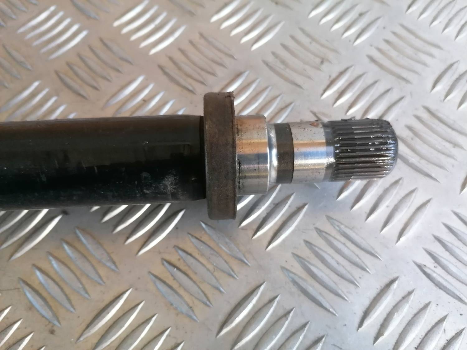 Pusass priekšēja labā priekš OPEL ASTRA J 2012 4 Pusass priekšēja labā priekš OPEL ASTRA J 2012