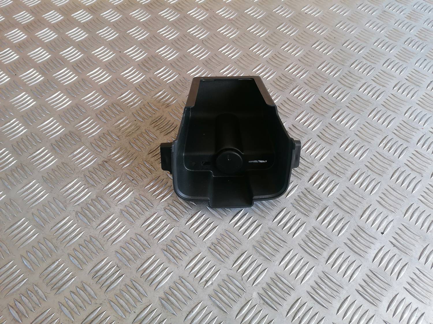 Cigarešu aizdedzināmais priekš OPEL ASTRA J 2012 1 Cigarešu aizdedzināmais priekš OPEL ASTRA J 2012