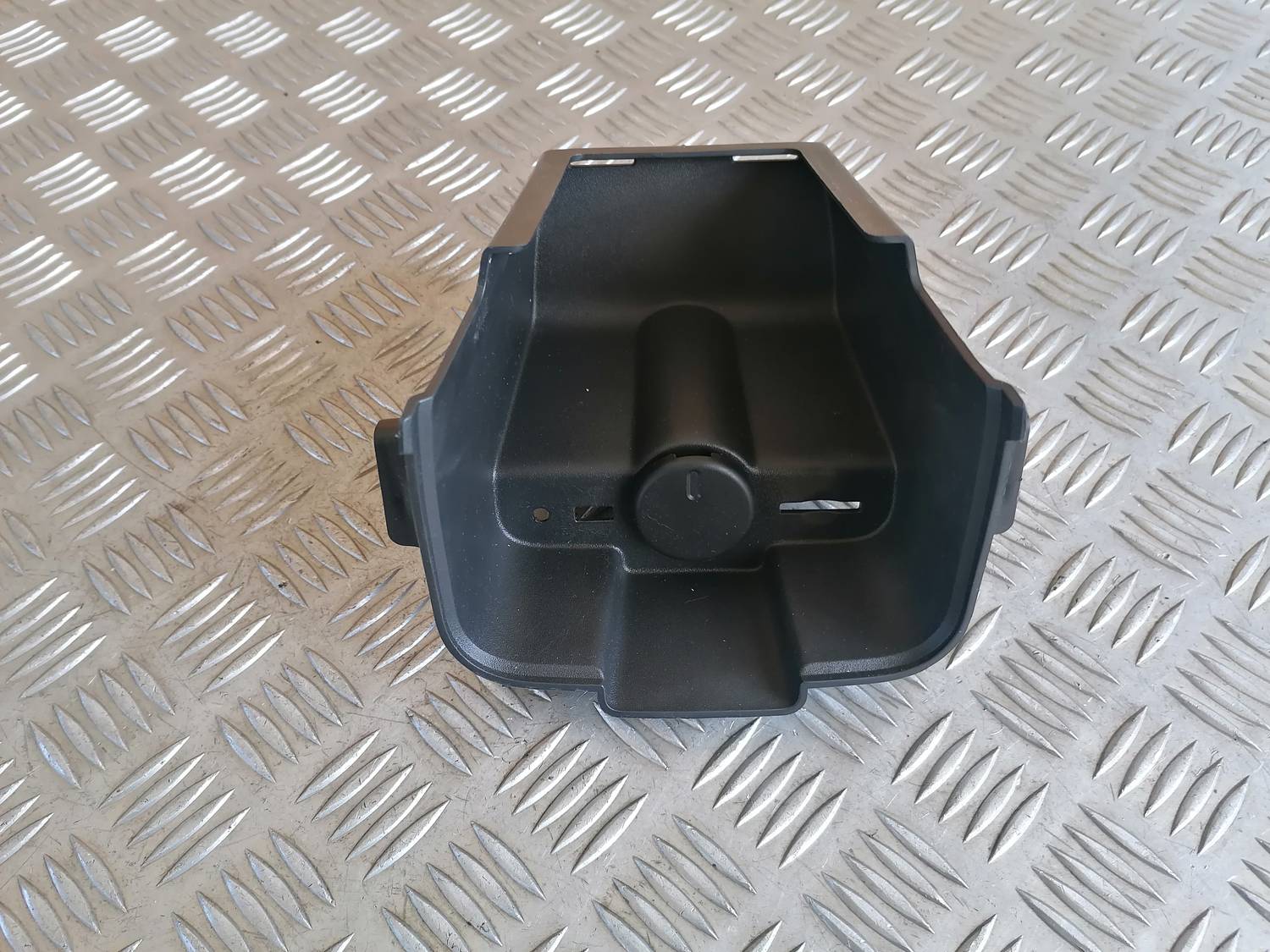 Cigarešu aizdedzināmais priekš OPEL ASTRA J 2012 2 Cigarešu aizdedzināmais priekš OPEL ASTRA J 2012