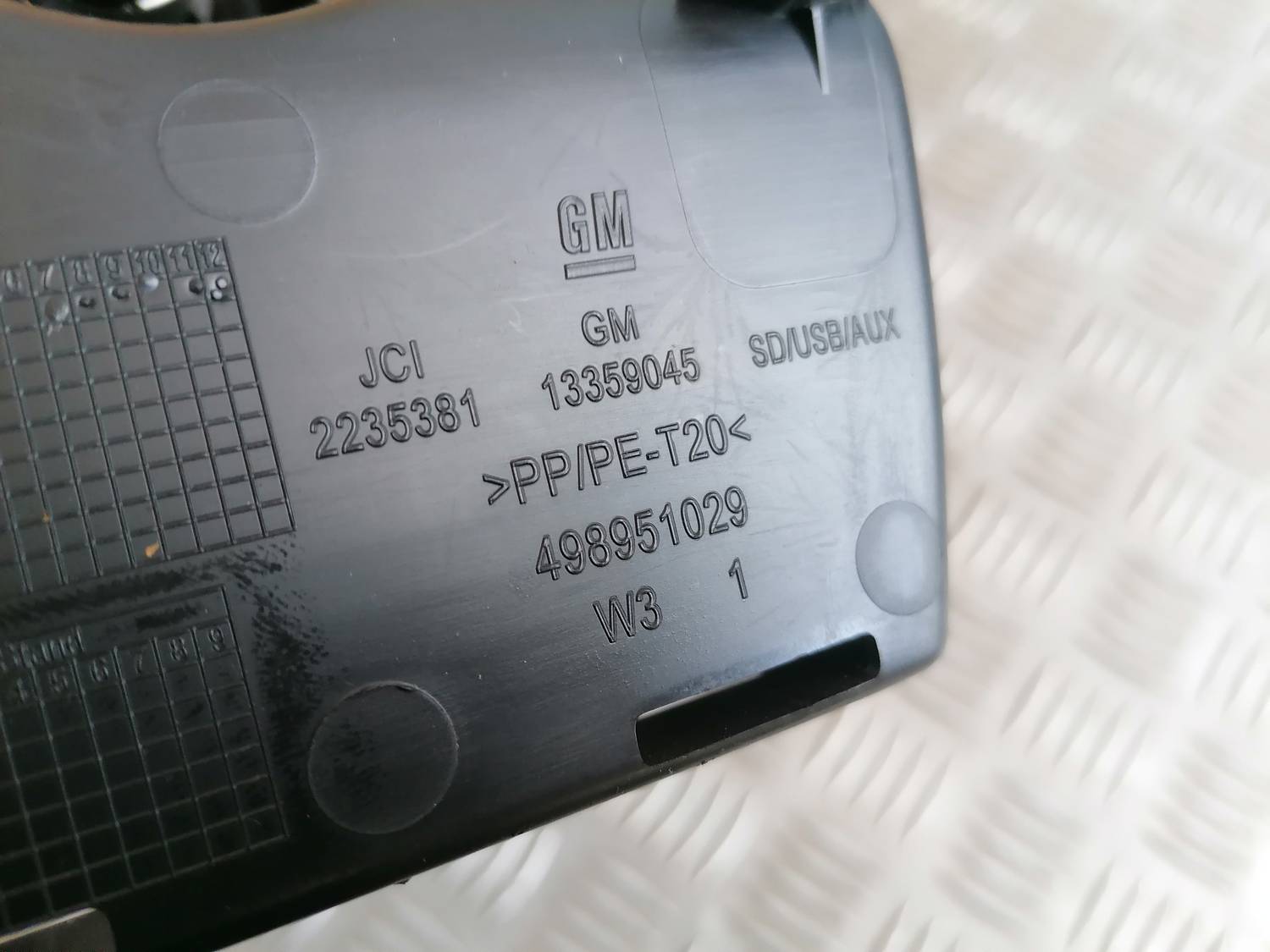 Cigarešu aizdedzināmais priekš OPEL ASTRA J 2012 4 Cigarešu aizdedzināmais priekš OPEL ASTRA J 2012